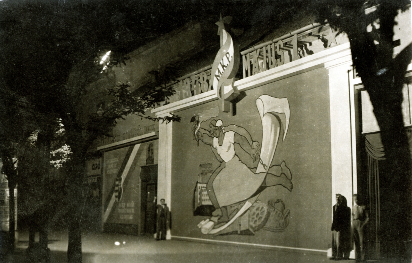 Hungary, Budapest IV., Árpád út 66. Az Újpesti MKP-székház 1948. május 1-i dekorációja, melyet Kocsis András szobrászművész készített., 1948, Zsivkov Anita - Koós Árpád / Kocsis András fényképei, decoration, Budapest, Fortepan #101174