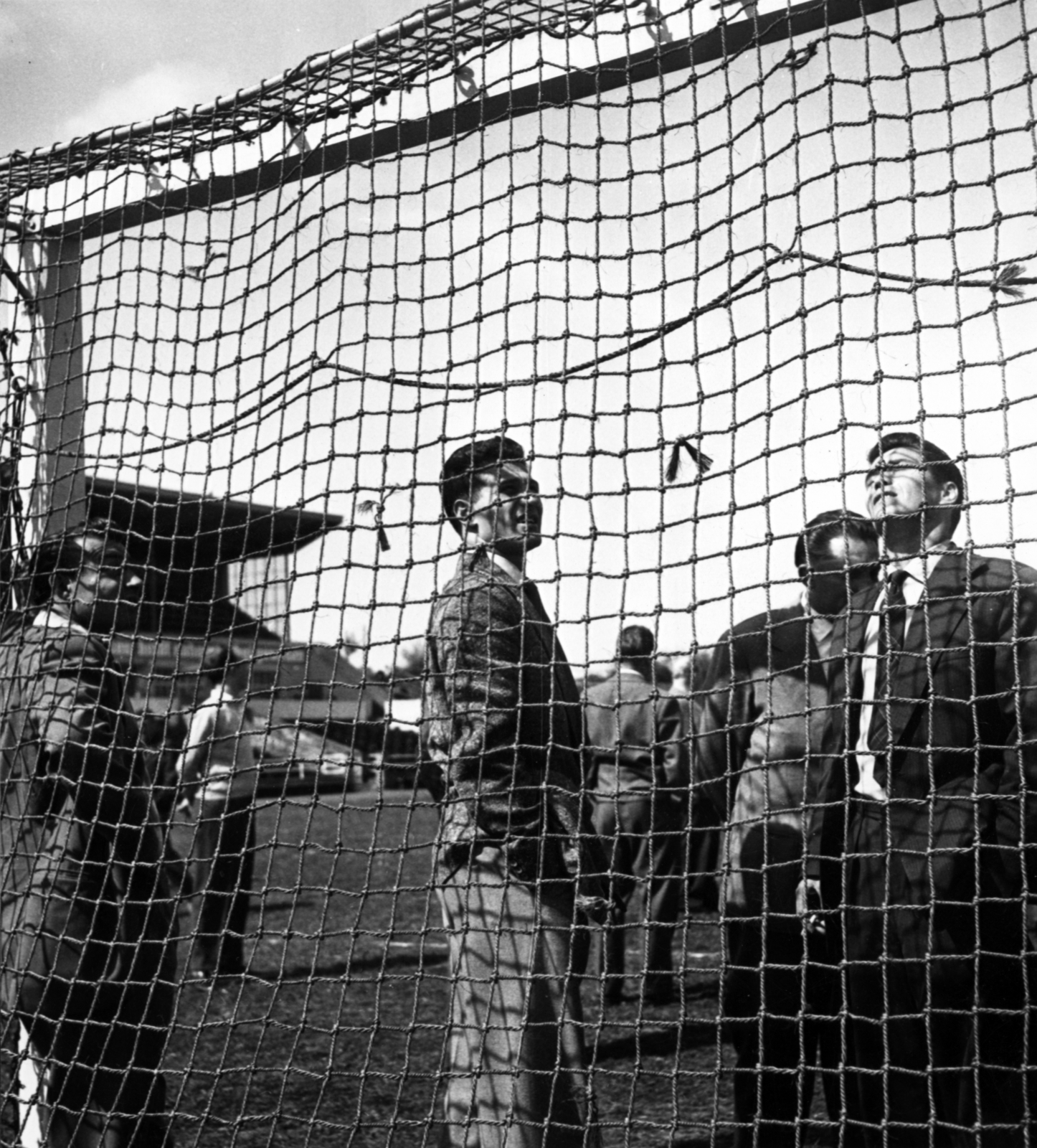 pályaszemle, jobbra Kotász Antal válogatott futballista., 1958, Kotász Antal, soccer field, celebrity, football, Fortepan #101226