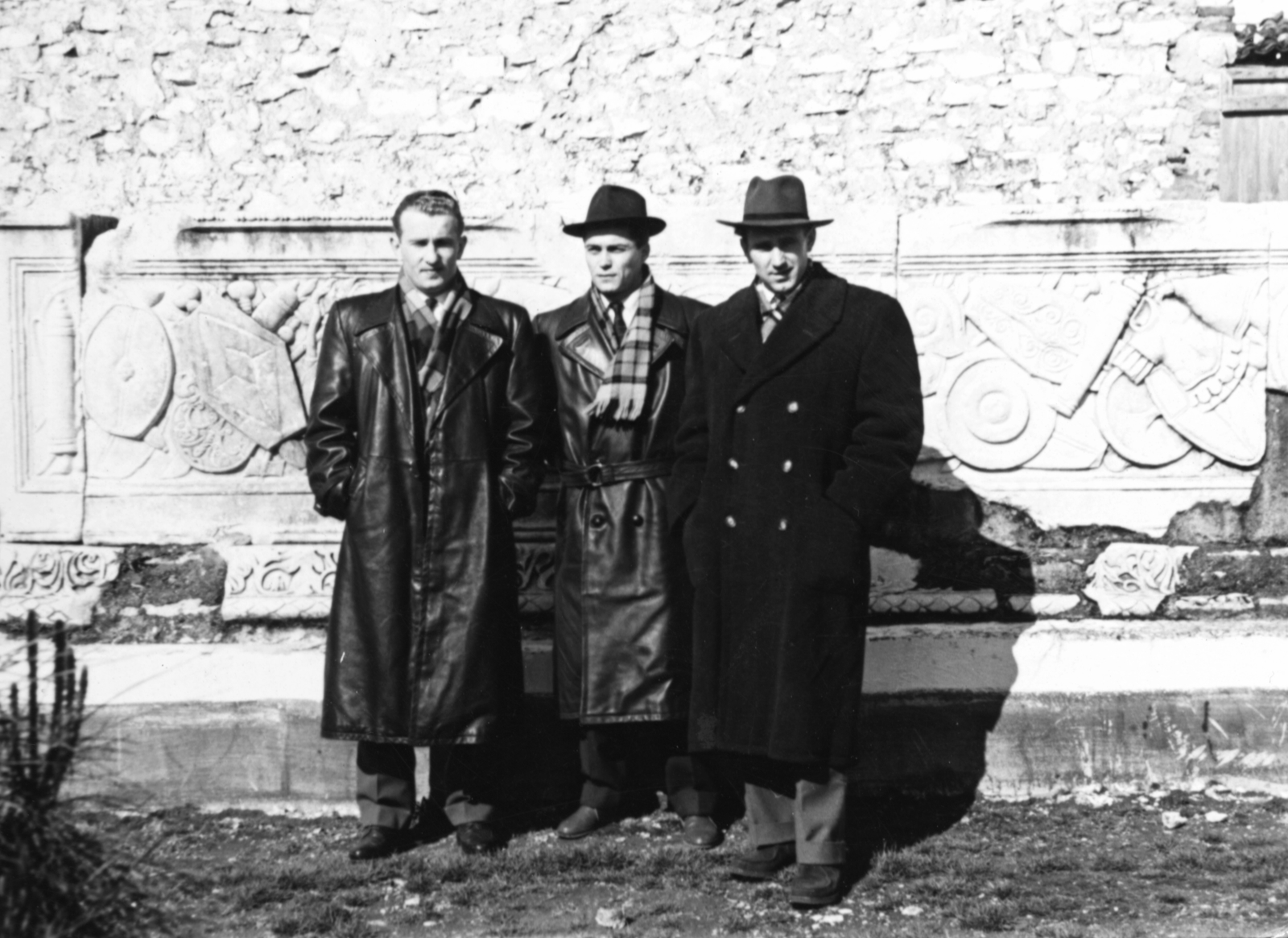 Turkey, Lantos Mihály, Kotász Antal és Hidegkuti Nándor válogatott futballisták., 1956, Kotász Antal, leather jacket, celebrity, football, Fortepan #101241
