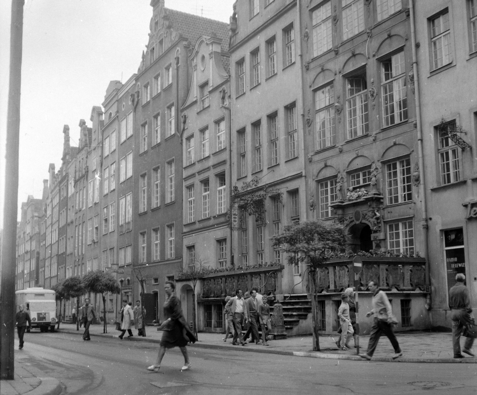 Poland, Gdańsk, ulica Piwna az ulica Kołodziejska saroktól nézve., 1963, Magyar Pál, pedestrian, street view, Fortepan #101309