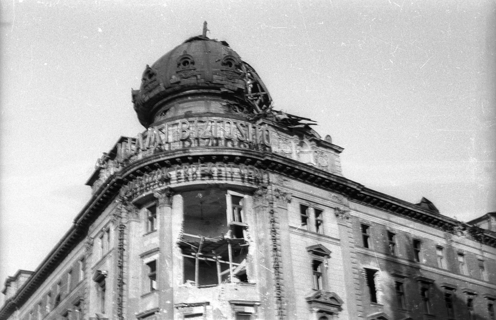Hungary, Budapest VII., Erzsébet (Lenin) körút - Rákóczi út sarok., 1956, Magyar Pál, damaged building, Budapest, Fortepan #101416