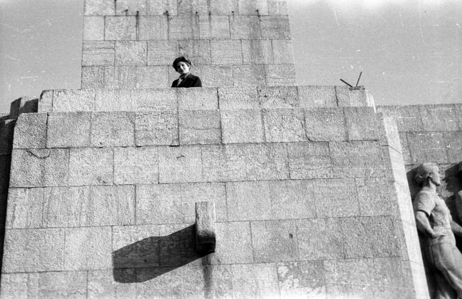 Hungary, Budapest XIV., Ötvenhatosok tere (Felvonulási tér), a Sztálin szobor talapzata átépítés előtt., 1957, Magyar Pál, Budapest, Effects of the 1956 Revolution, Fortepan #101446