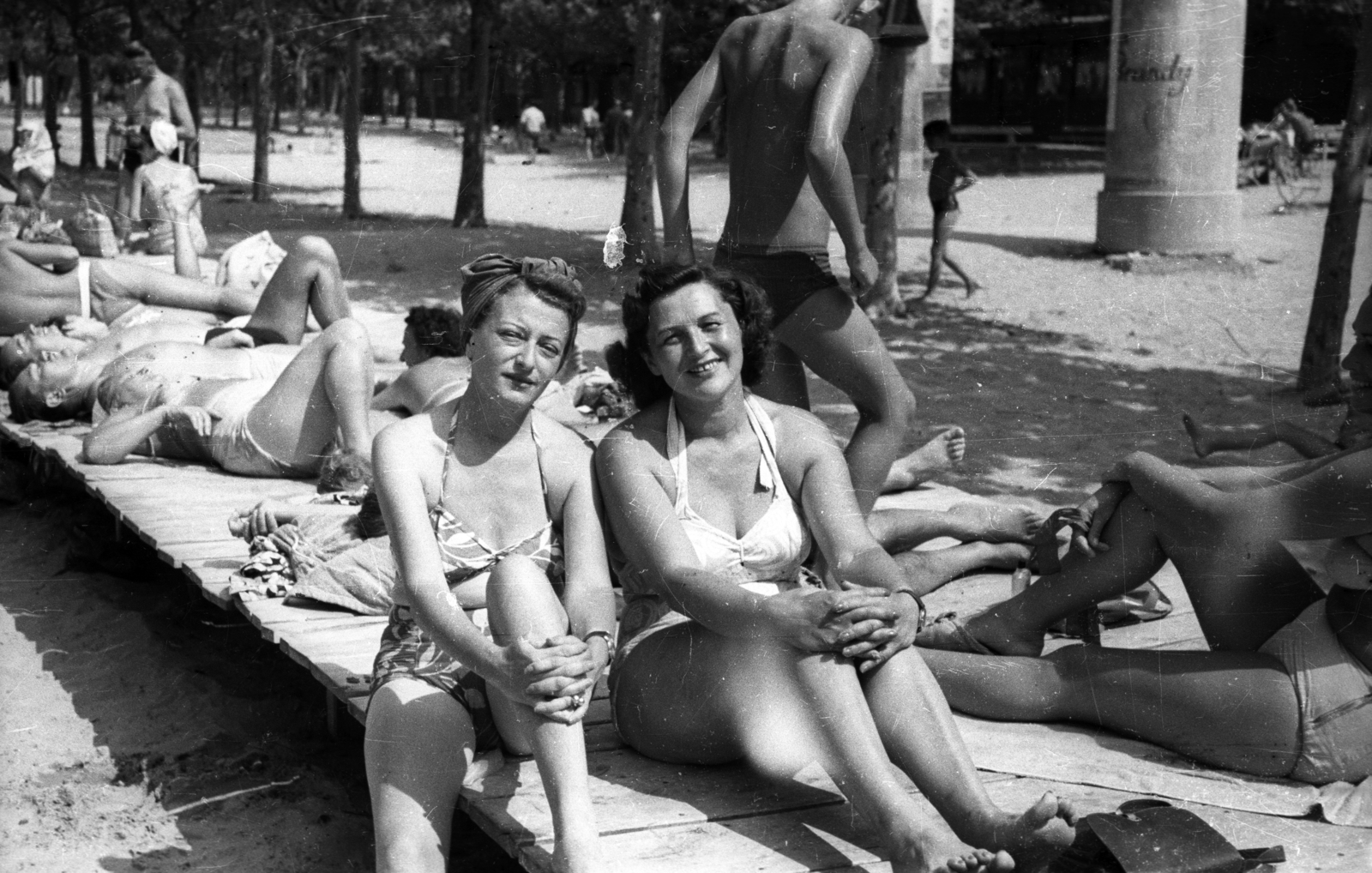 1958, Magyar Pál, women, beach, headscarf, Fortepan #101459