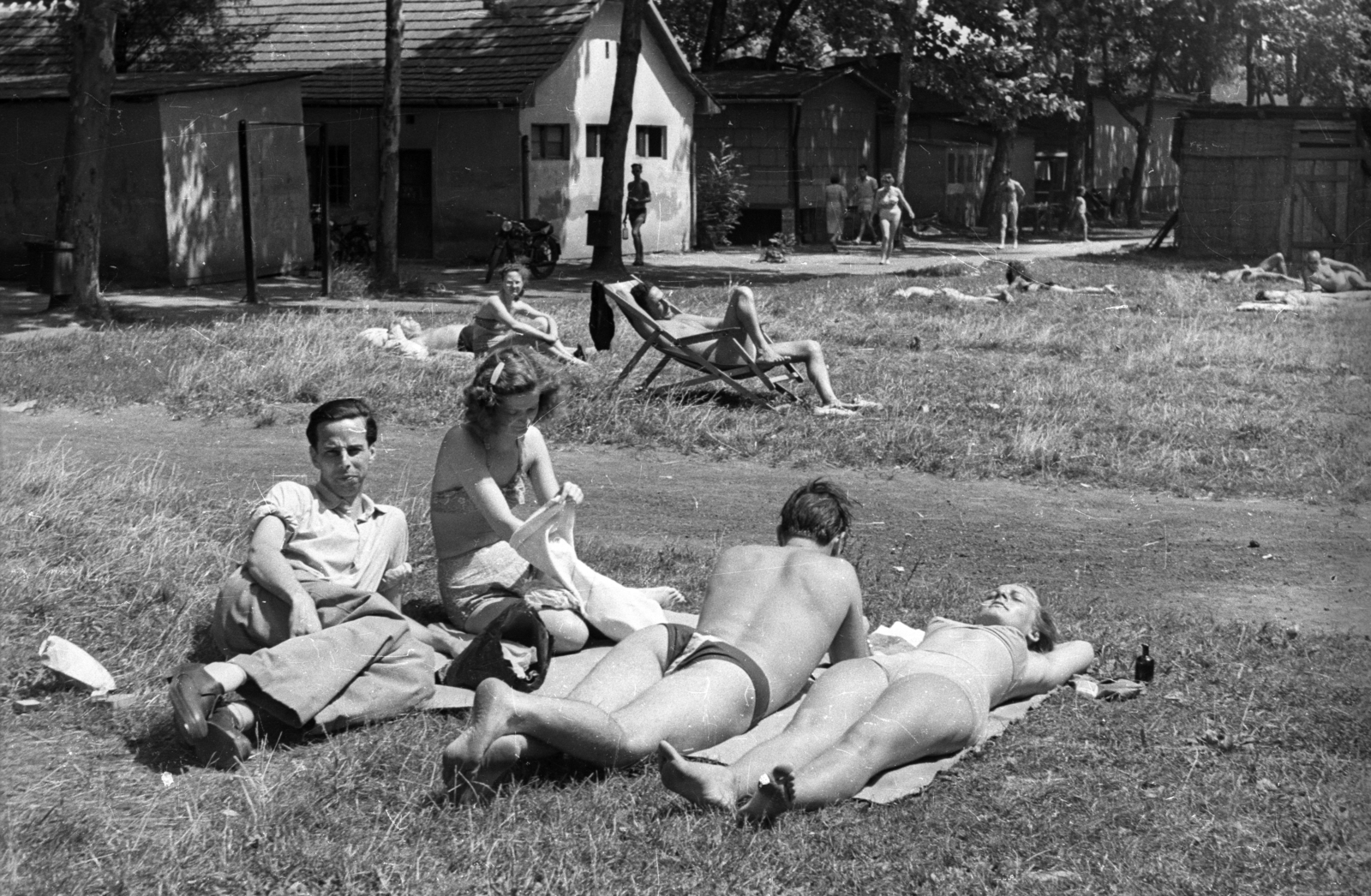 1958, Magyar Pál, plaid, sunbathe, youth, Fortepan #101532
