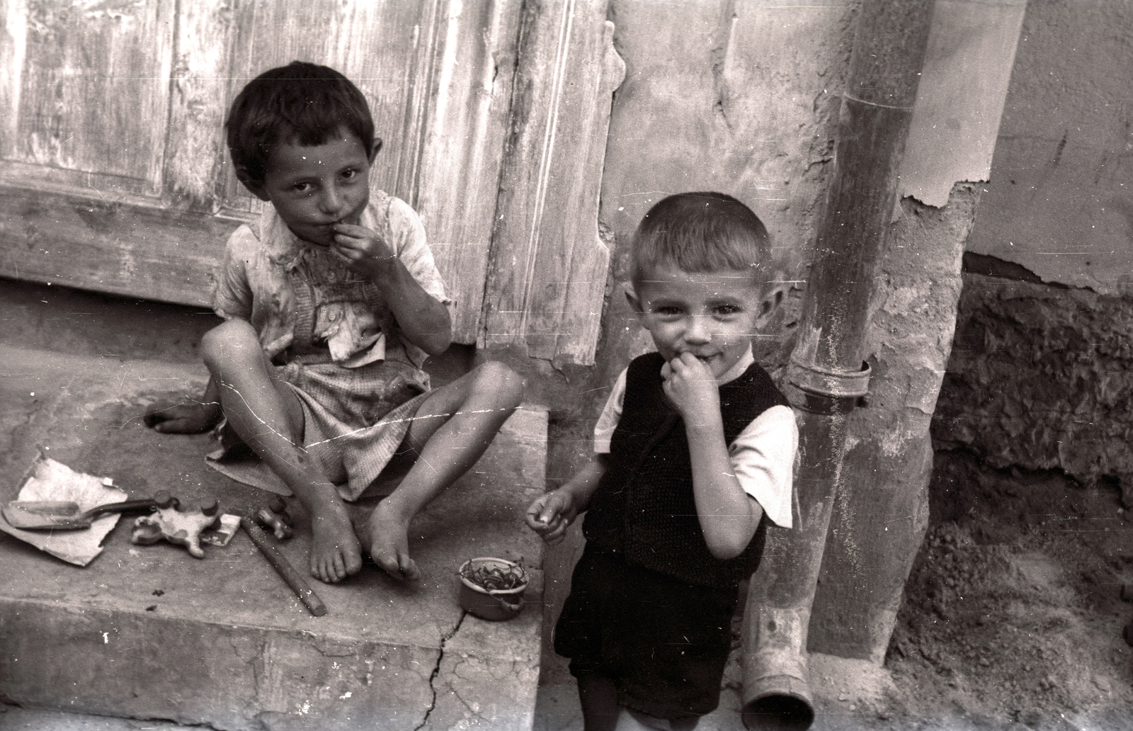 1947, Győző József, smile, kid, shorts, vest, shirt, Fortepan #101628