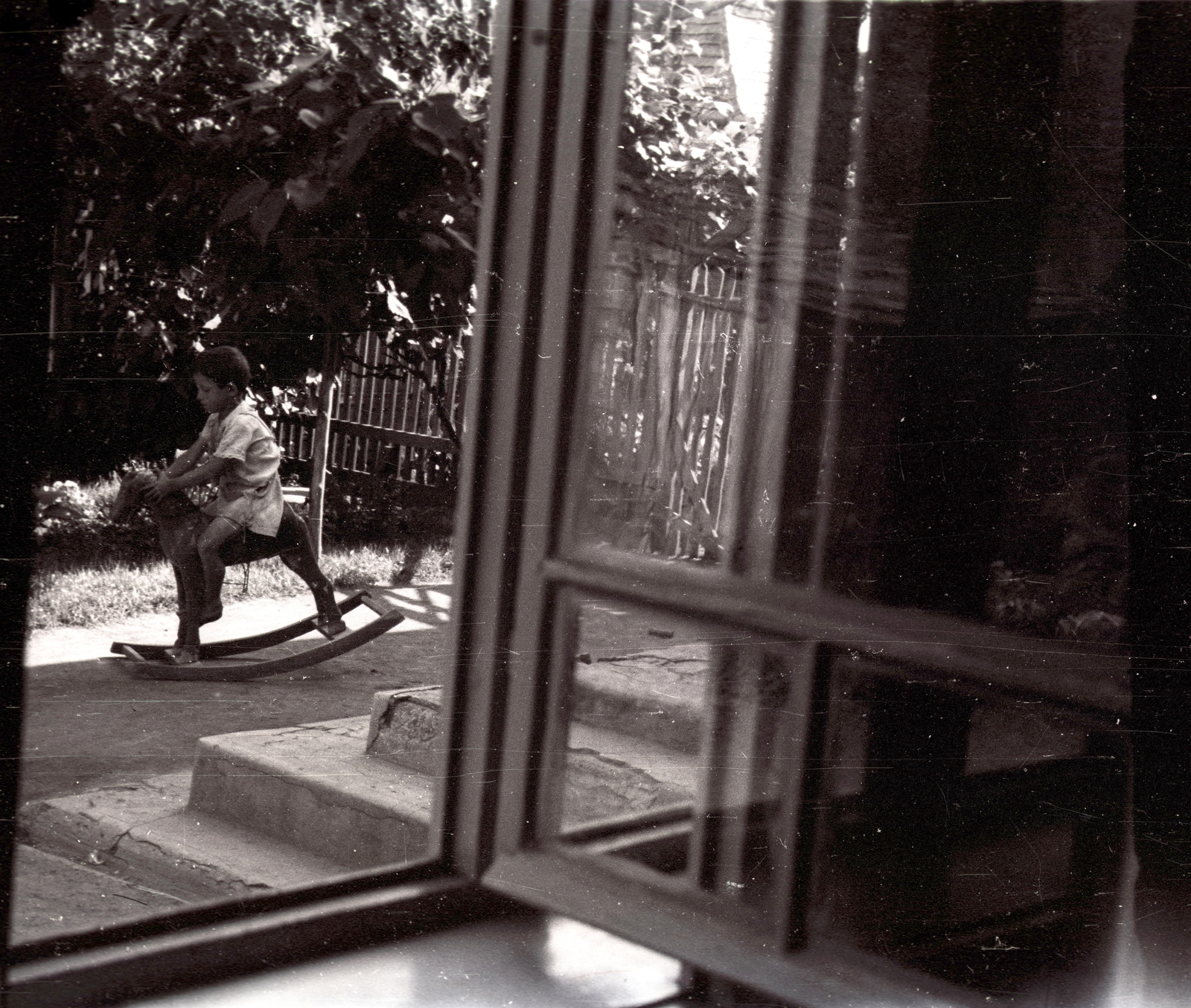 1947, Győző József, kid, window, fence, hobby horse, Fortepan #101629