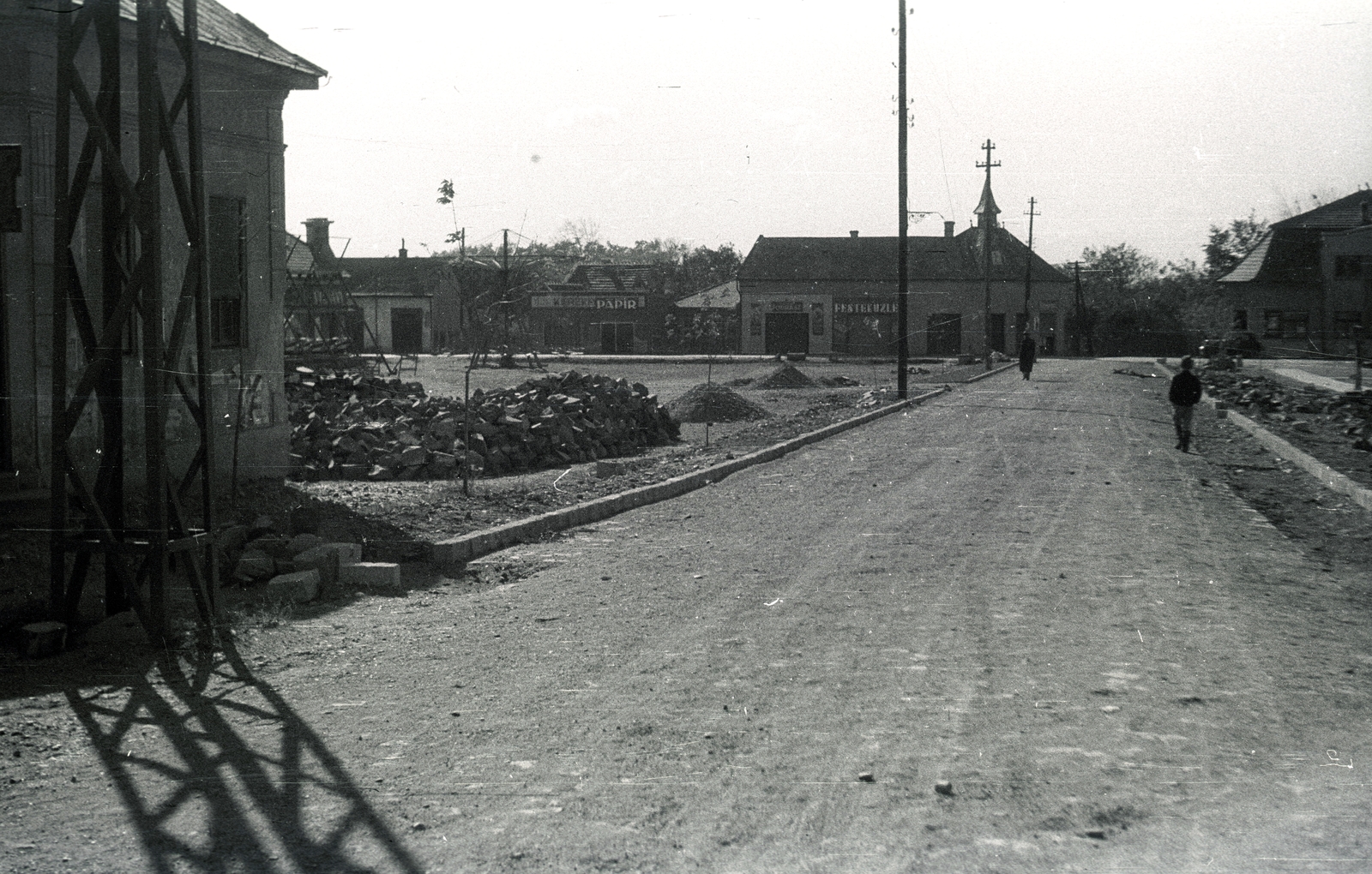 Hungary, Budapest XVI., Sashalmi tér., 1947, Győző József, Budapest, street view, pylon, Fortepan #101648