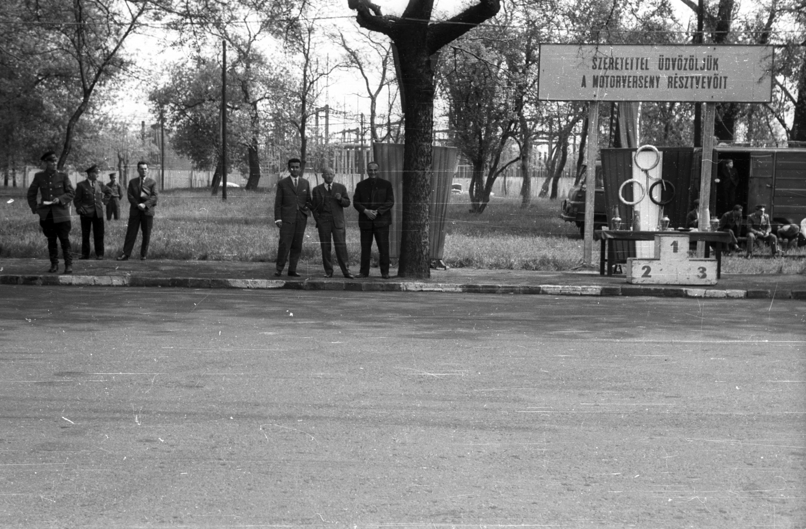 Hungary, People's Park, Budapest X., Nemzetközi és bajnoki gyorsasági motorverseny., 1964, Sugár Ferenc, motorcycle race, Budapest, winners' podium, winner's wreath, Fortepan #101675