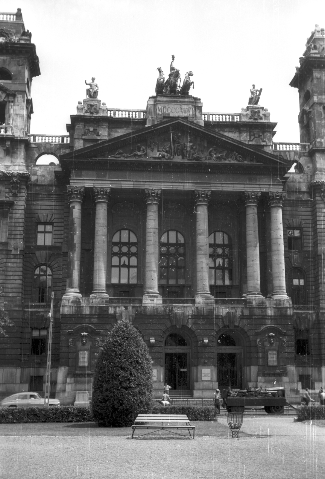 Hungary, Budapest V., Kossuth Lajos tér, Igazságügyi Palota (ekkor Magyar Nemzeti Galéria és az MSZMP Párttörténeti Intézete), 1964, Sugár Ferenc, Alajos Hauszmann-design, eclectic architecture, Budapest, Fortepan #101681
