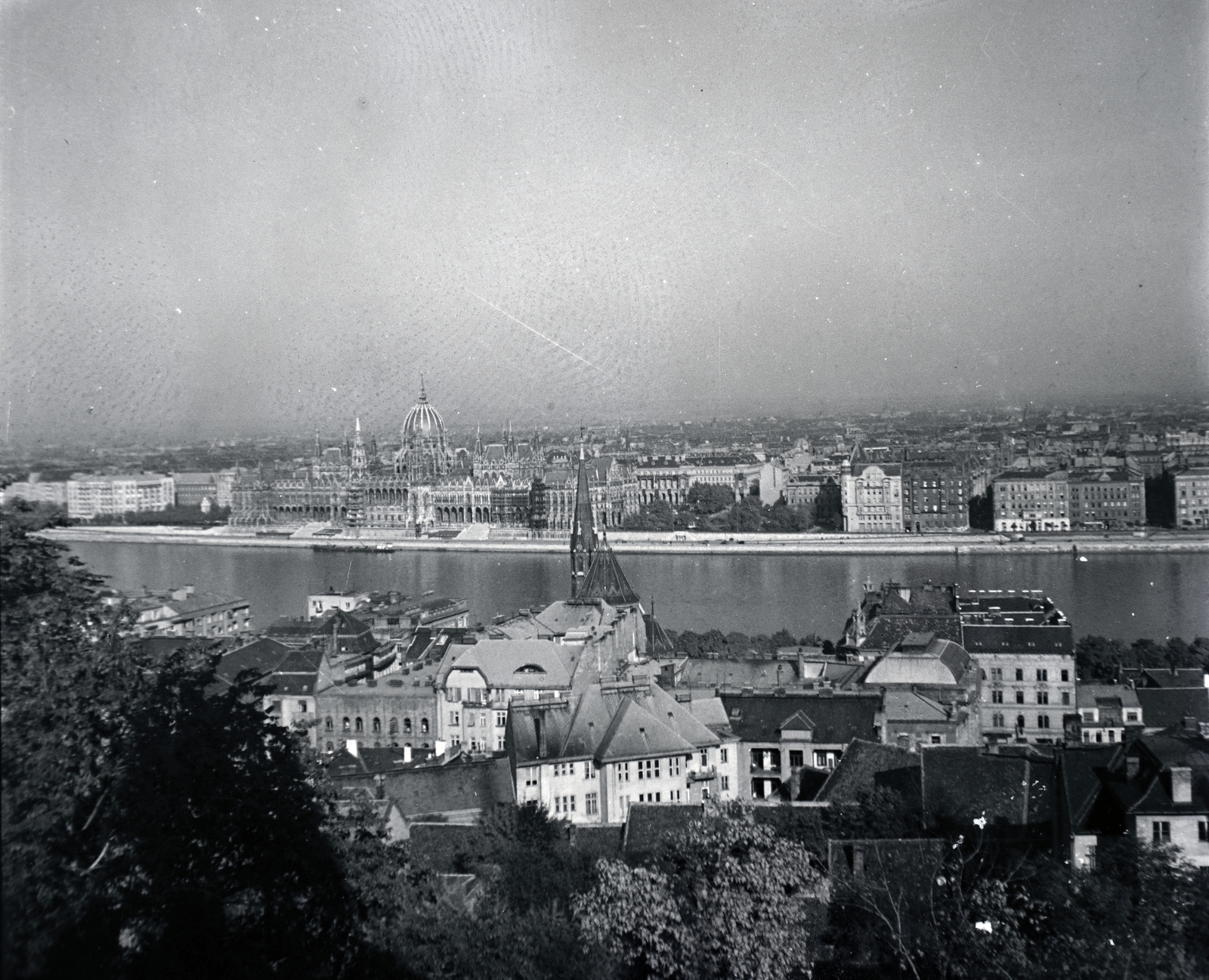 Hungary, Halászbástya, Budapest I.,Budapest V., kilátás a Parlament felé., 1943, Kurutz Márton, roof, picture, Imre Steindl-design, parliament, Neo-Gothic-style, Danube, eclectic architecture, Budapest, Fortepan #10171