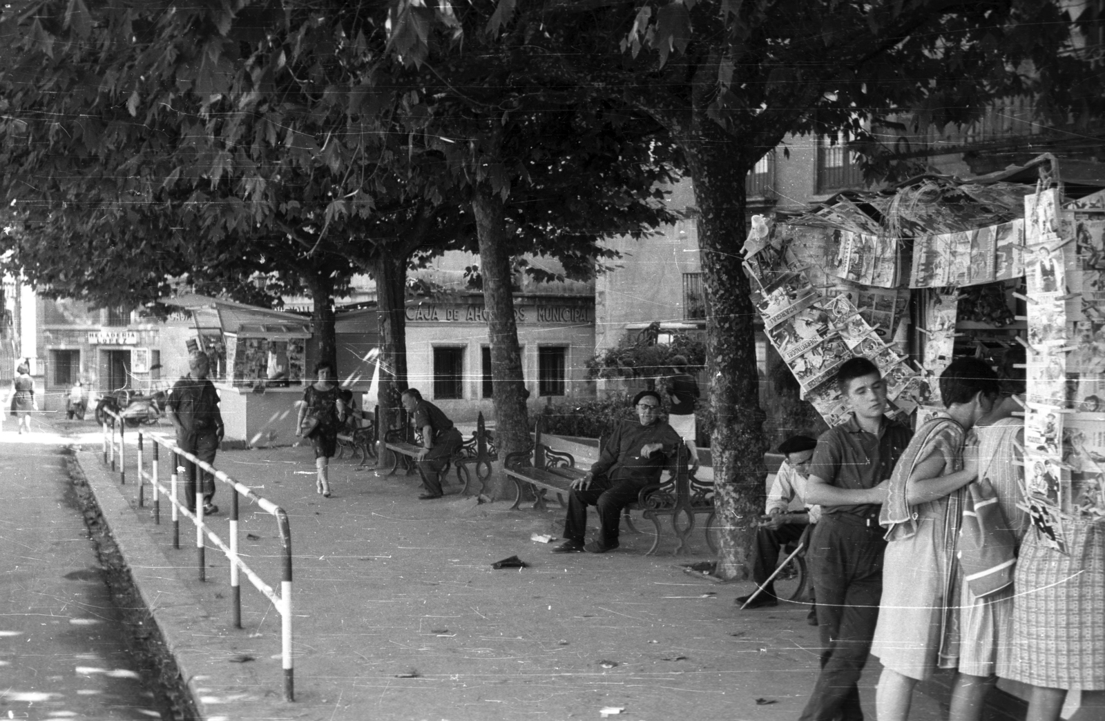 Spain, Lekeitio, San Kristobal Enparantza Plaza., 1964, Sugár Ferenc, newsstand, Fortepan #101715