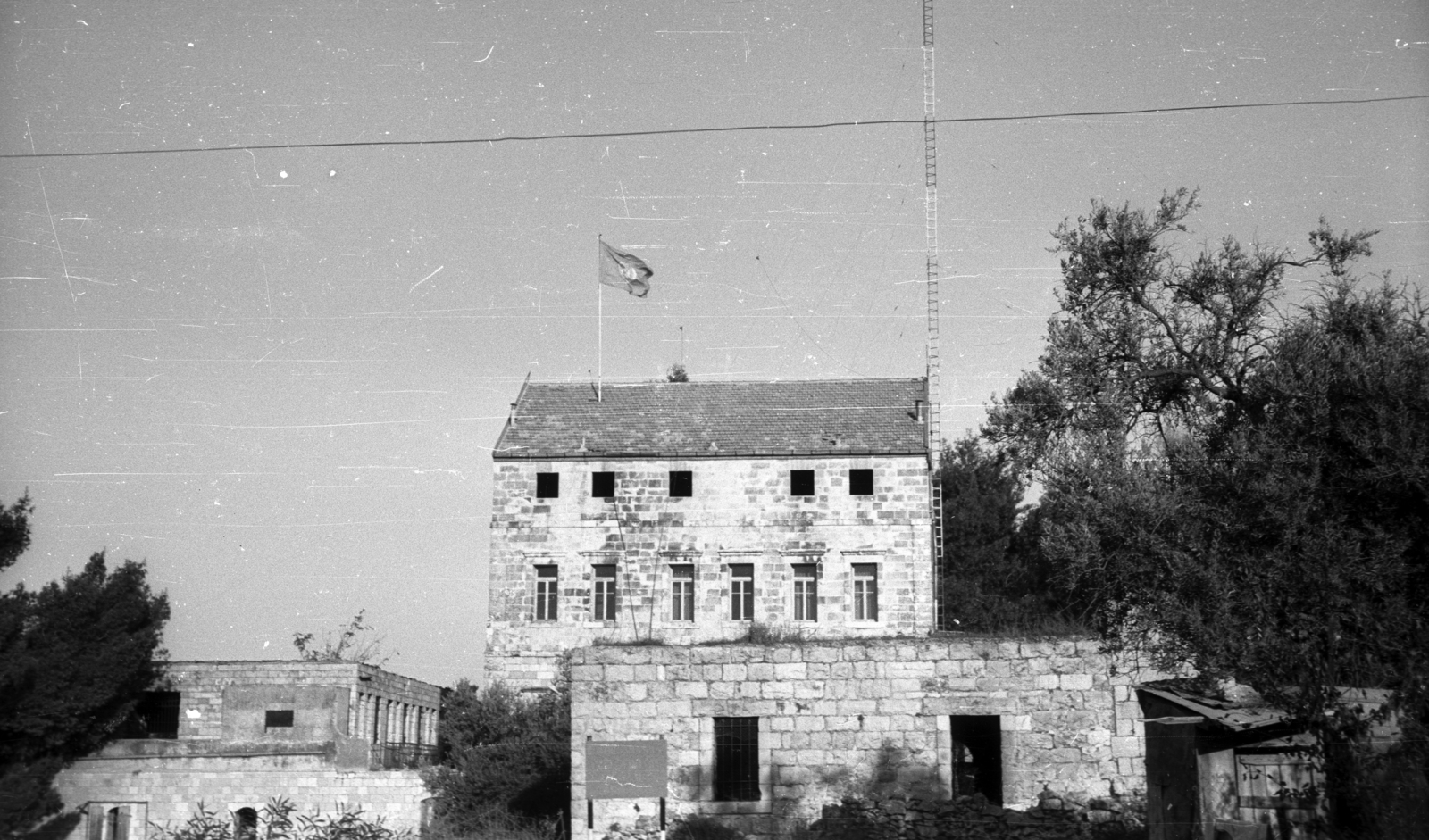 Israel, Jerusalem, a mai Mandelbaum tér környéke, ENSZ megfigyelő állomás az ekkor Izrael-Jordánia határon., 1965, Sugár Ferenc, Fortepan #101741