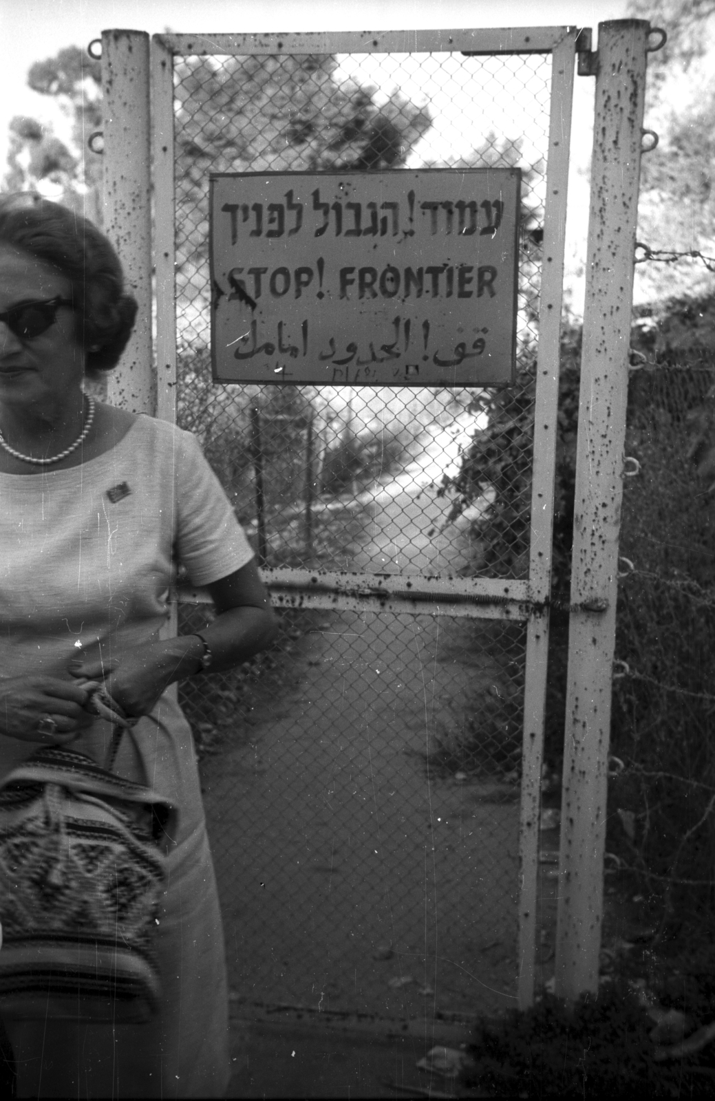 Israel, 1965, Sugár Ferenc, Arabic script, multilingual sign, Hebrew script, Fortepan #101742