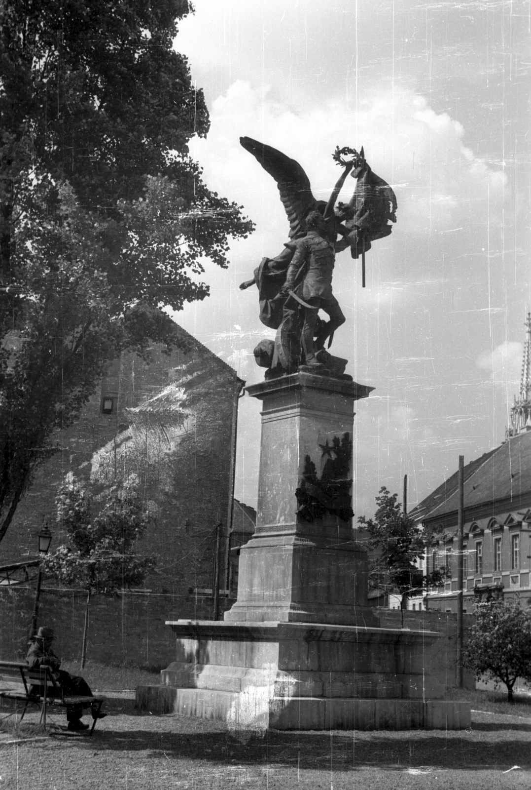 Hungary, Budapest I., Dísz tér, Honvéd-szobor (Zala György, 1893.)., 1964, Sugár Ferenc, monument, Budapest, György Zala-design, Fortepan #101751