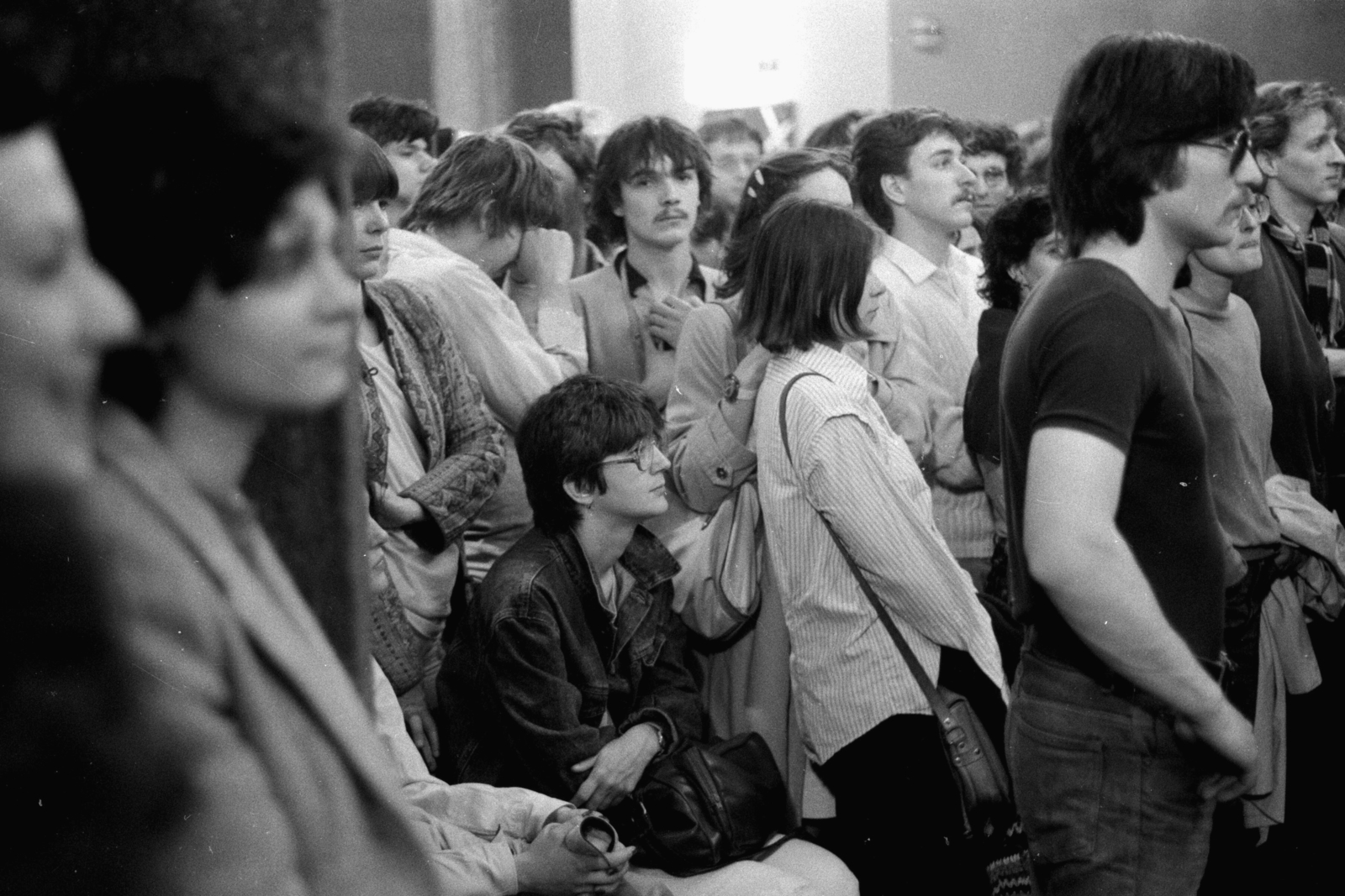 Magyarország, Budapest XII., Csörsz utca 18., Magyar Optikai Művek (MOM) Szaka­­sits Árpád Művelődési Háza. Az Eszkimó asszony fázik című film forgatása, 1982, Várkonyi Péter, Budapest, Fortepan #101782