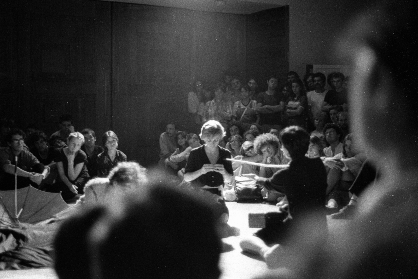 Hungary, Szentendre, Pátriarka (Engels) utca 7., a Pest megyei Művelődési Központ és Könyvtár aulája. Shakespeare Vihar című művének előadása., 1983, Várkonyi Péter, Fortepan #101794