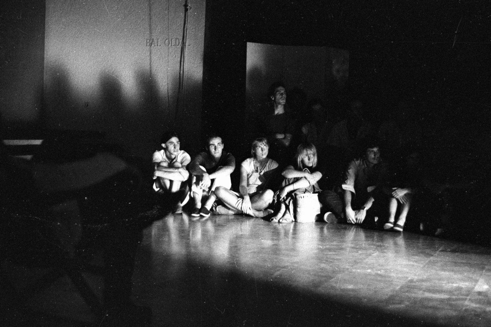 Hungary, Szentendre, Pátriarka (Engels) utca 7., a Pest megyei Művelődési Központ és Könyvtár aulája. Shakespeare Vihar című művének előadása., 1983, Várkonyi Péter, Fortepan #101795
