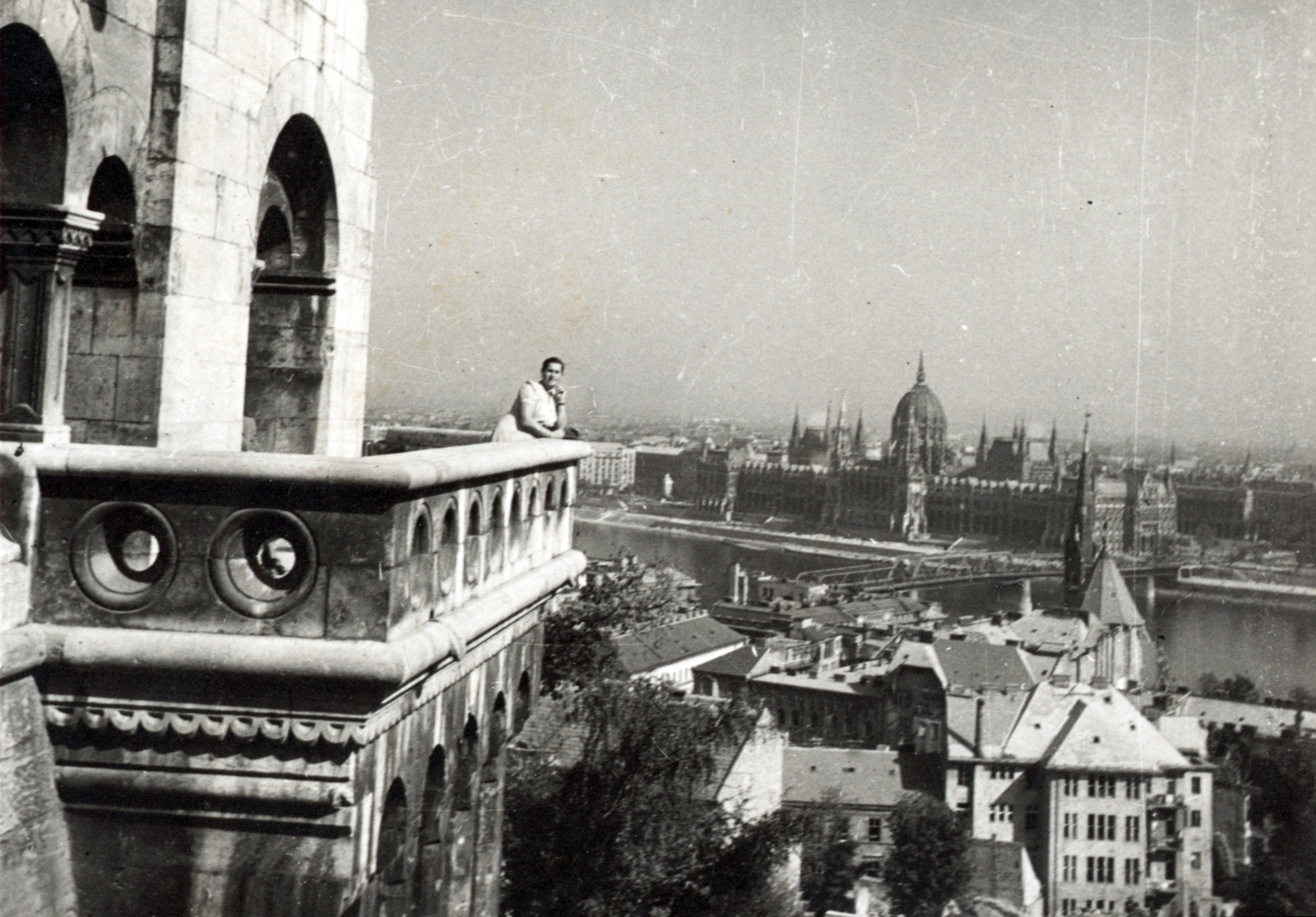 Magyarország, Halászbástya,budai Vár, Budapest V.,Budapest I., kilátás a Kossuth híd és a Parlament felé., 1947, Lajtai László, Steindl Imre-terv, országház, neogótika, eklektikus építészet, Budapest, Fortepan #101922