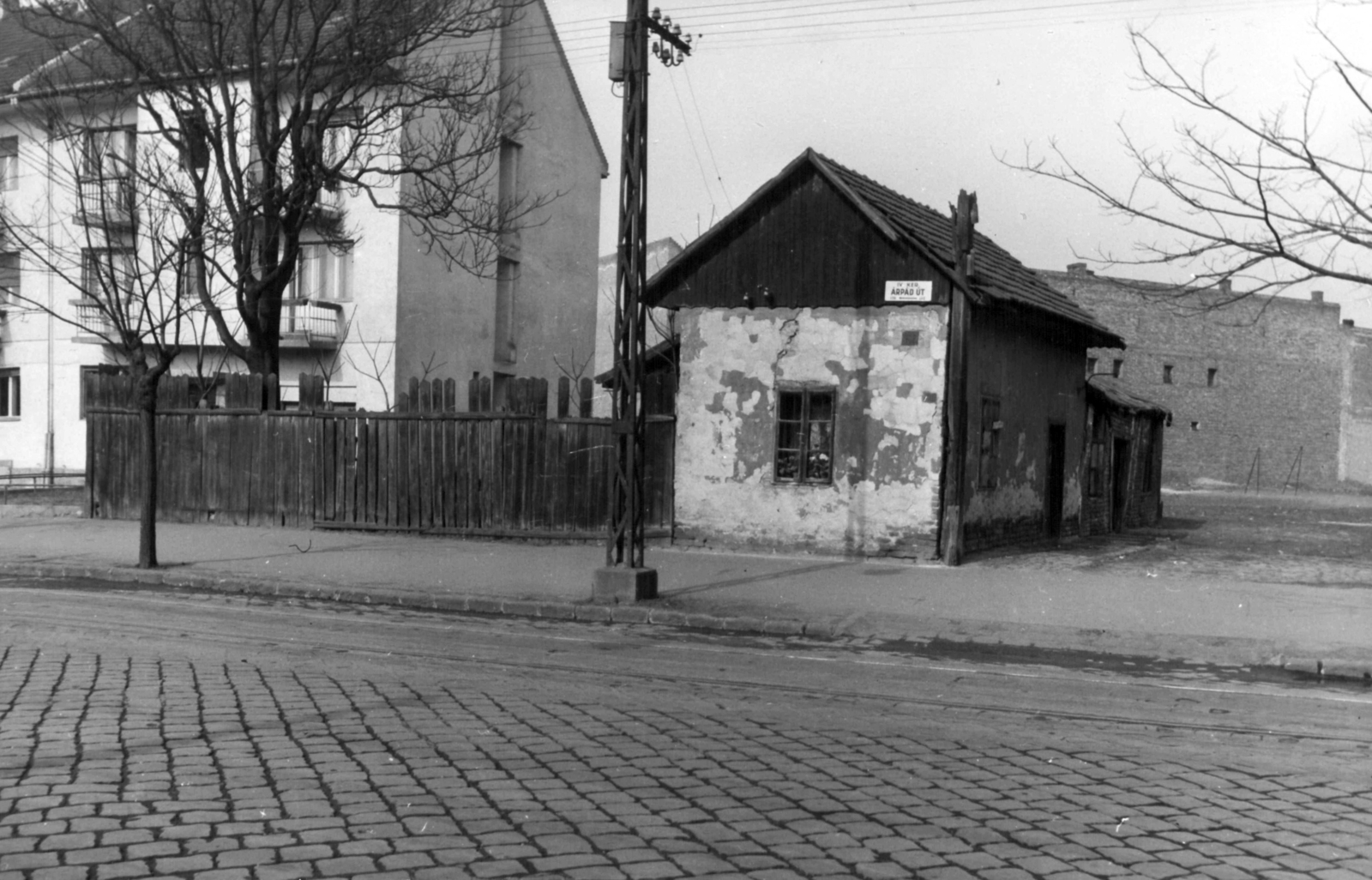 Magyarország, Budapest IV., Árpád út 142. A kép forrását kérjük így adja meg: Fortepan / Budapest Főváros Levéltára. Levéltári jelzet: HU_BFL_XV_19_c_11, 1961, Budapest Főváros Levéltára / Városrendezési és Építészeti Osztályának fényképei, A Fővárosi Tanács VB Városrendezési és Építészeti Osztályának, Budapest, Fortepan #102108