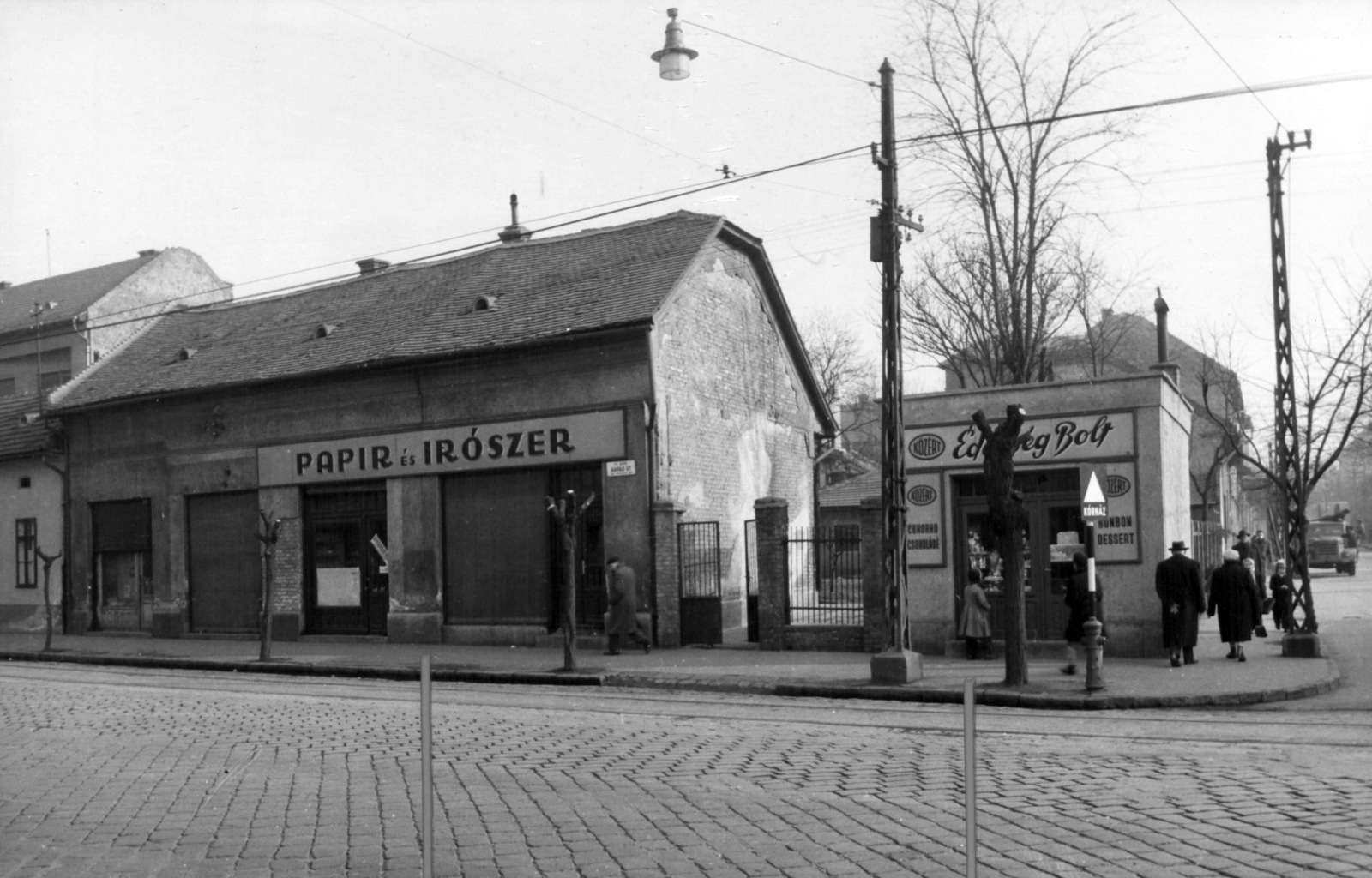 Hungary, Budapest IV., Árpád út 149., jobbra a Viola utca. A kép forrását kérjük így adja meg: Fortepan / Budapest Főváros Levéltára. Levéltári jelzet: HU_BFL_XV_19_c_11, 1961, Budapest Főváros Levéltára / Városrendezési és Építészeti Osztályának fényképei, A Fővárosi Tanács VB Városrendezési és Építészeti Osztályának, Budapest, Fortepan #102124
