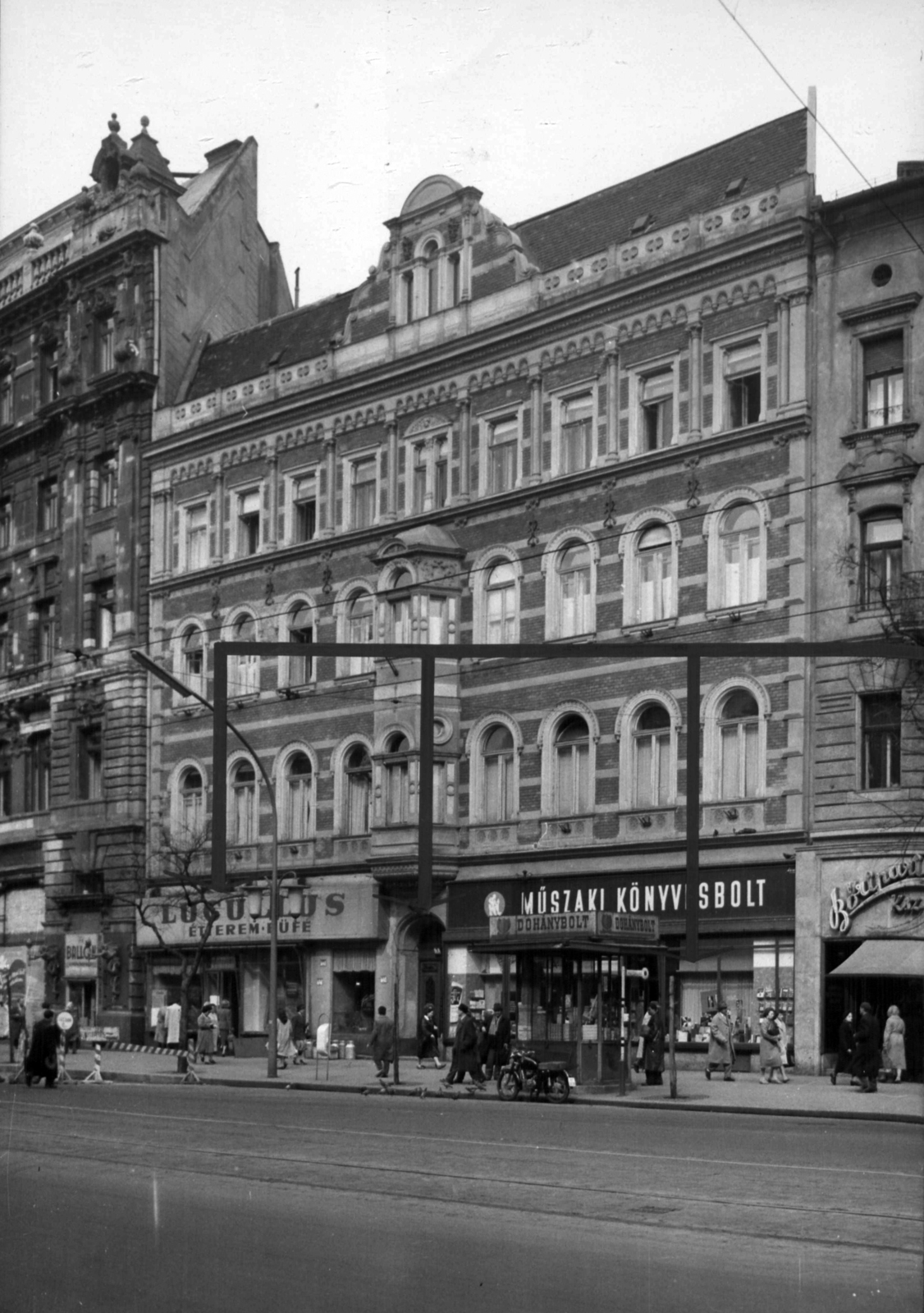 Hungary, Budapest VII., Erzsébet (Lenin) körút 7. A kép forrását kérjük így adja meg: Fortepan / Budapest Főváros Levéltára. Levéltári jelzet: HU_BFL_XV_19_c_11, 1960, Budapest Főváros Levéltára / Városrendezési és Építészeti Osztályának fényképei, A Fővárosi Tanács VB Városrendezési és Építészeti Osztályának, Budapest, tobacco shop, restaurant, Fortepan #102228