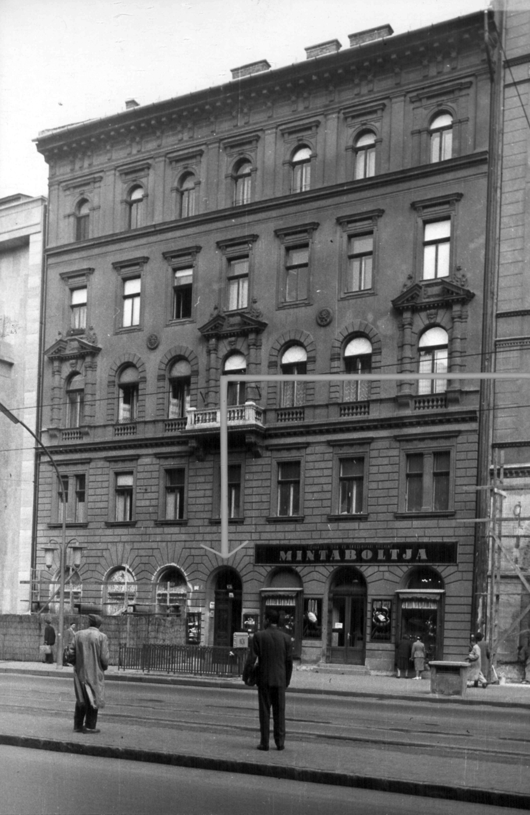 Magyarország, Budapest VII., Erzsébet (Lenin) körút 29. A kép forrását kérjük így adja meg: Fortepan / Budapest Főváros Levéltára. Levéltári jelzet: HU_BFL_XV_19_c_11, 1960, Budapest Főváros Levéltára / Városrendezési és Építészeti Osztályának fényképei, A Fővárosi Tanács VB Városrendezési és Építészeti Osztályának, Budapest, épületdísz, Fortepan #102237