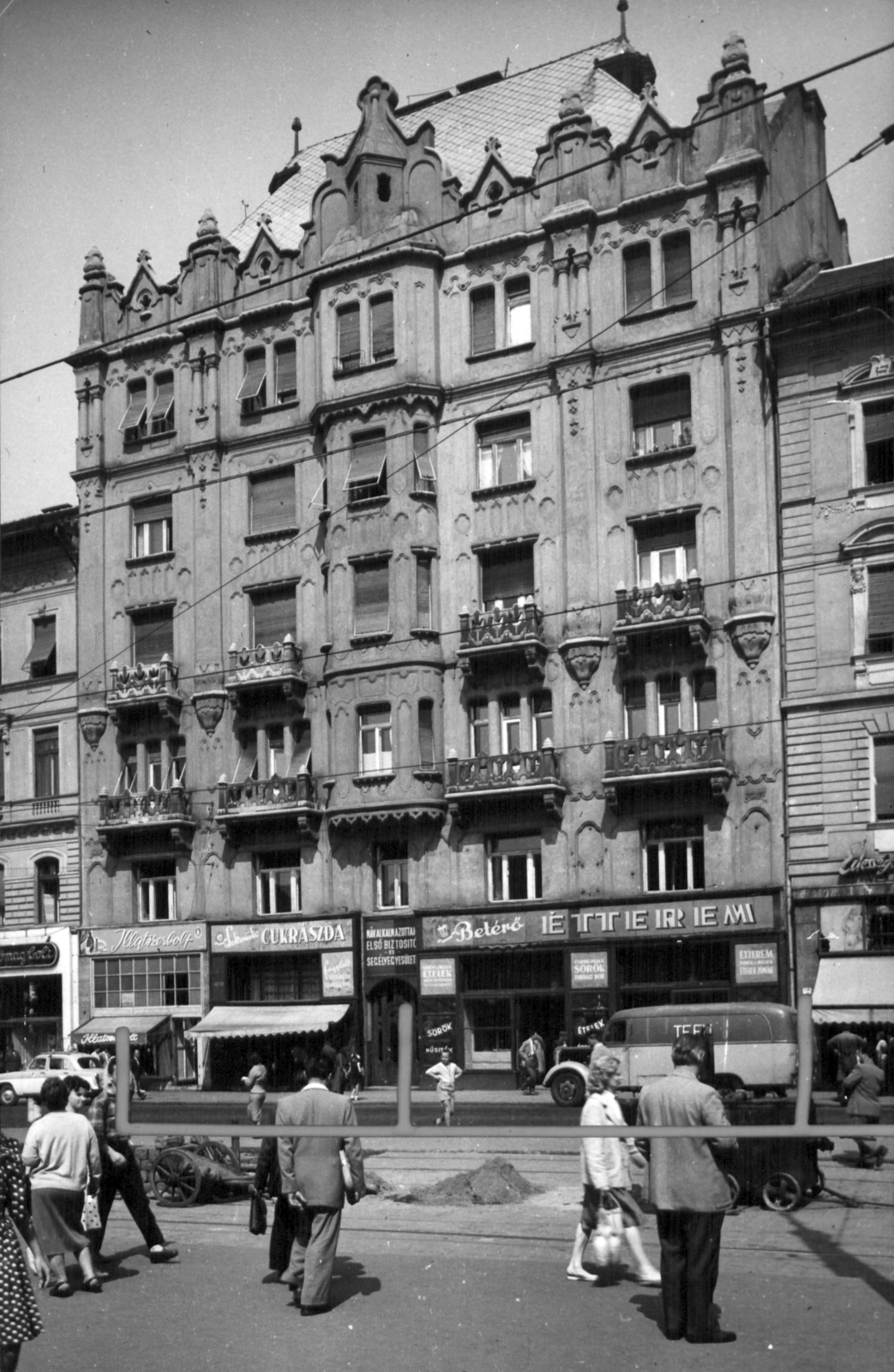 Magyarország, Budapest VII., Baross tér 15. A kép forrását kérjük így adja meg: Fortepan / Budapest Főváros Levéltára. Levéltári jelzet: HU_BFL_XV_19_c_11, 1961, Budapest Főváros Levéltára / Városrendezési és Építészeti Osztályának fényképei, A Fővárosi Tanács VB Városrendezési és Építészeti Osztályának, Budapest, Fortepan #102289