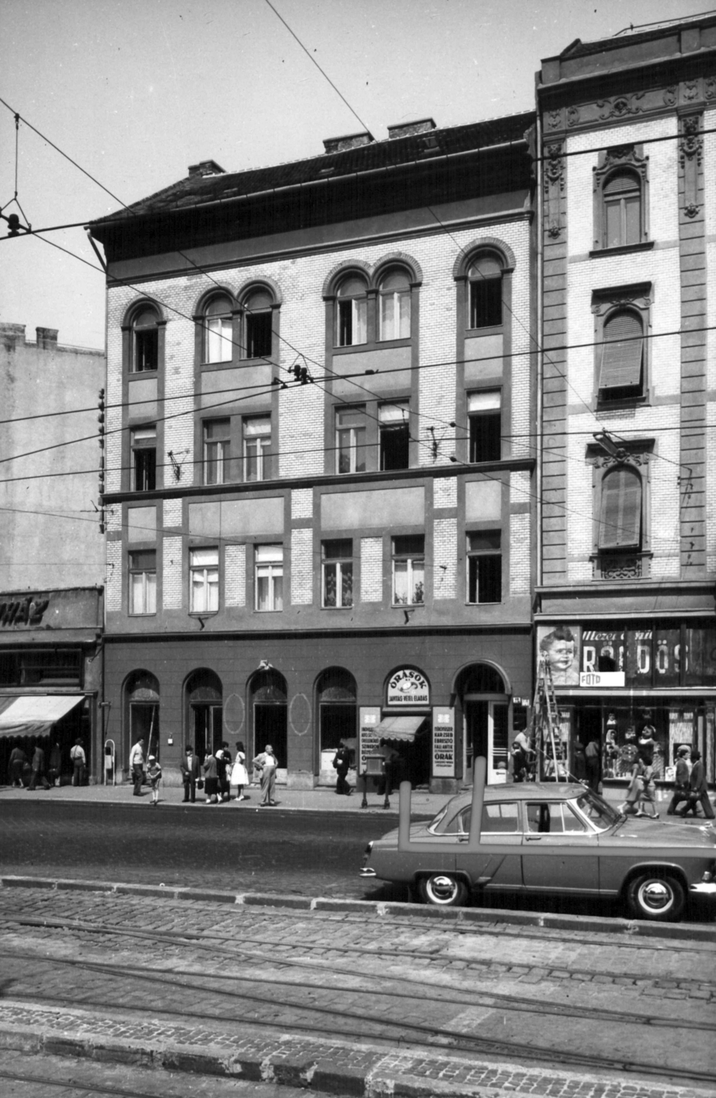 Magyarország, Budapest VII., Baross tér 19. A kép forrását kérjük így adja meg: Fortepan / Budapest Főváros Levéltára. Levéltári jelzet: HU_BFL_XV_19_c_11, 1961, Budapest Főváros Levéltára / Városrendezési és Építészeti Osztályának fényképei, A Fővárosi Tanács VB Városrendezési és Építészeti Osztályának, Budapest, Fortepan #102296