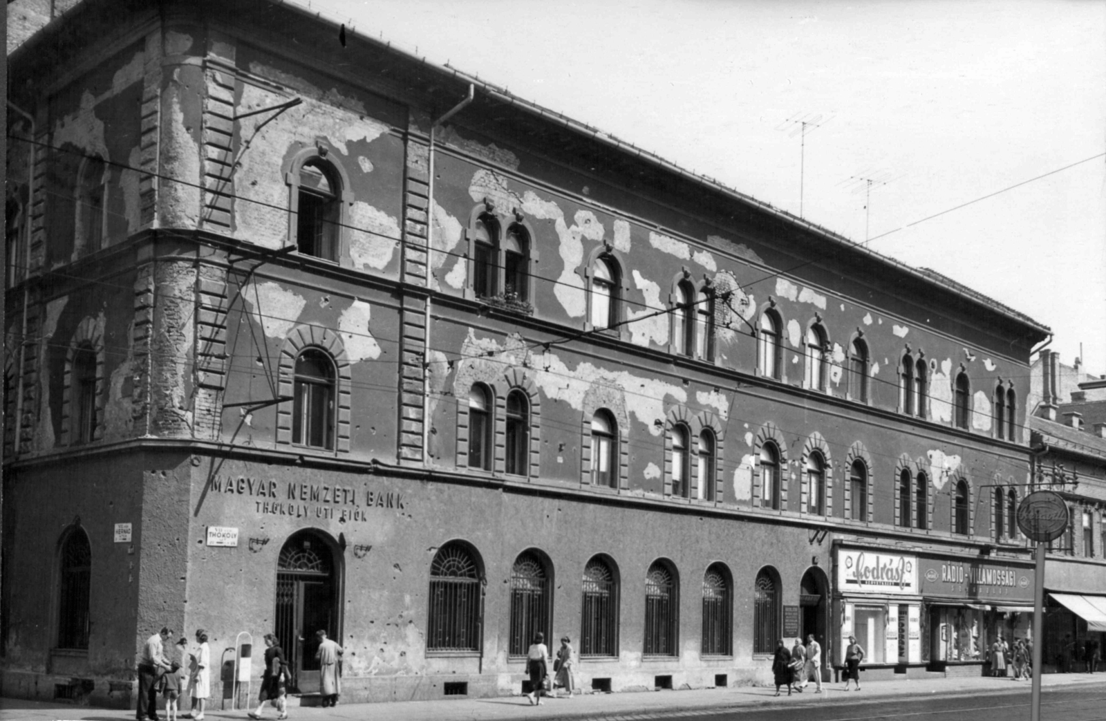 Hungary, Budapest VII., Thököly út 22., balra a Hernád utca. A kép forrását kérjük így adja meg: Fortepan / Budapest Főváros Levéltára. Levéltári jelzet: HU_BFL_XV_19_c_11, 1961, Budapest Főváros Levéltára / Városrendezési és Építészeti Osztályának fényképei, A Fővárosi Tanács VB Városrendezési és Építészeti Osztályának, Budapest, Fortepan #102301