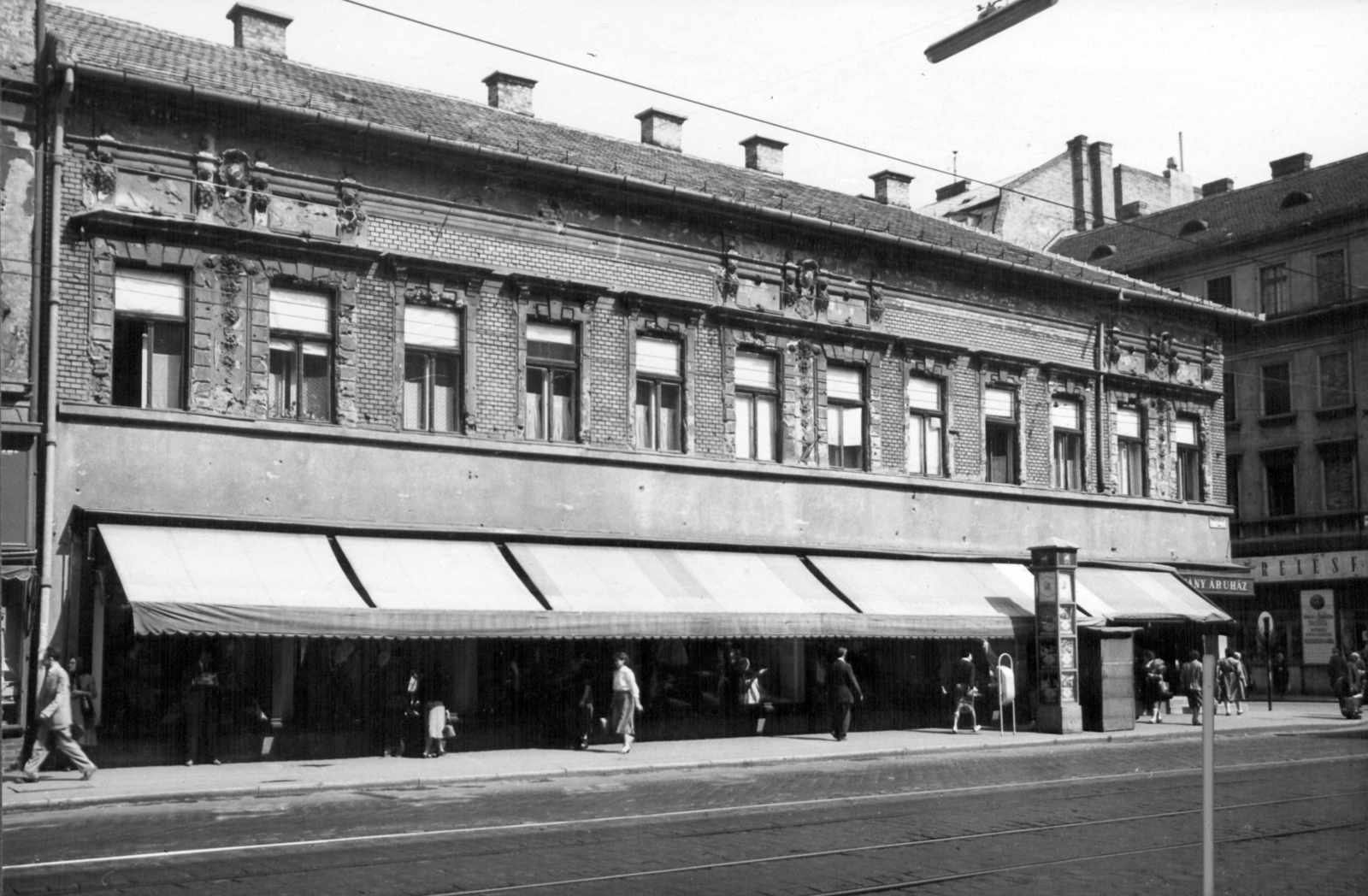 Hungary, Budapest VII., Thököly út 24., jobbra a Murányi utca. A kép forrását kérjük így adja meg: Fortepan / Budapest Főváros Levéltára. Levéltári jelzet: HU_BFL_XV_19_c_11, 1961, Budapest Főváros Levéltára / Városrendezési és Építészeti Osztályának fényképei, A Fővárosi Tanács VB Városrendezési és Építészeti Osztályának, Budapest, Fortepan #102303