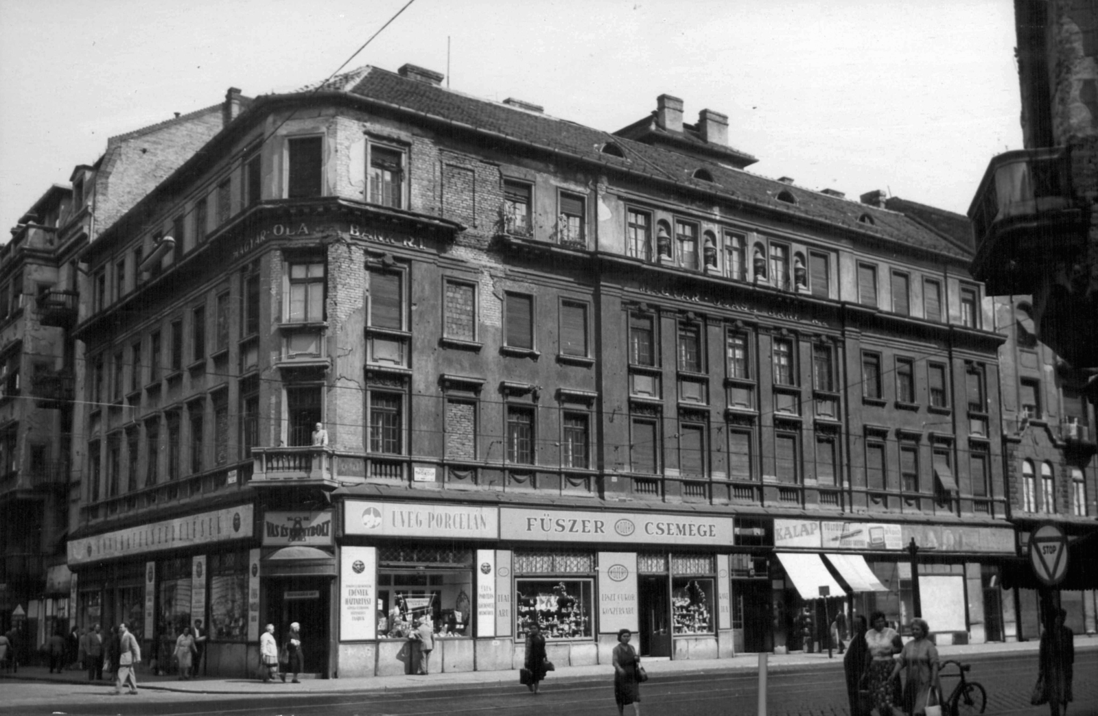 Hungary, Budapest VII., Thököly út 26. a Murányi utca kereszteződéséből nézve. A kép forrását kérjük így adja meg: Fortepan / Budapest Főváros Levéltára. Levéltári jelzet: HU_BFL_XV_19_c_11, 1961, Budapest Főváros Levéltára / Városrendezési és Építészeti Osztályának fényképei, A Fővárosi Tanács VB Városrendezési és Építészeti Osztályának, Budapest, Fortepan #102306