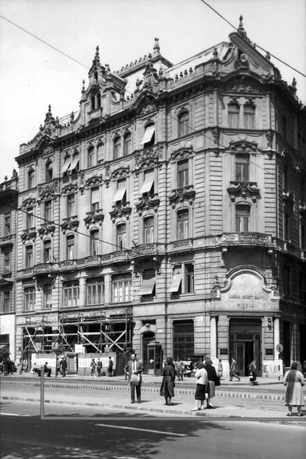 Hungary, Budapest VII., Rákóczi út 28., jobbra a Nagy Diófa utca. A kép forrását kérjük így adja meg: Fortepan / Budapest Főváros Levéltára. Levéltári jelzet: HU_BFL_XV_19_c_11, 1961, Budapest Főváros Levéltára / Városrendezési és Építészeti Osztályának fényképei, A Fővárosi Tanács VB Városrendezési és Építészeti Osztályának, Budapest, Fortepan #102341