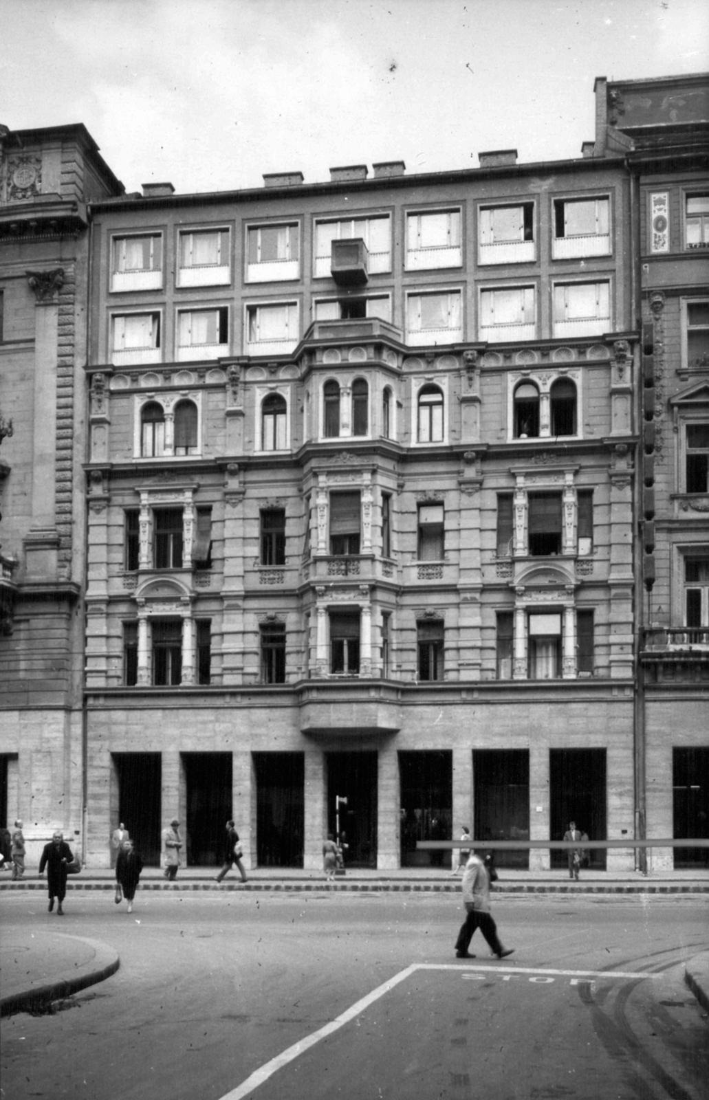 Hungary, Budapest VIII.,Budapest VII., Rákóczi út 52. a Csokonai utcából nézve. A kép forrását kérjük így adja meg: Fortepan / Budapest Főváros Levéltára. Levéltári jelzet: HU_BFL_XV_19_c_11, 1961, Budapest Főváros Levéltára / Városrendezési és Építészeti Osztályának fényképei, A Fővárosi Tanács VB Városrendezési és Építészeti Osztályának, Budapest, Fortepan #102349