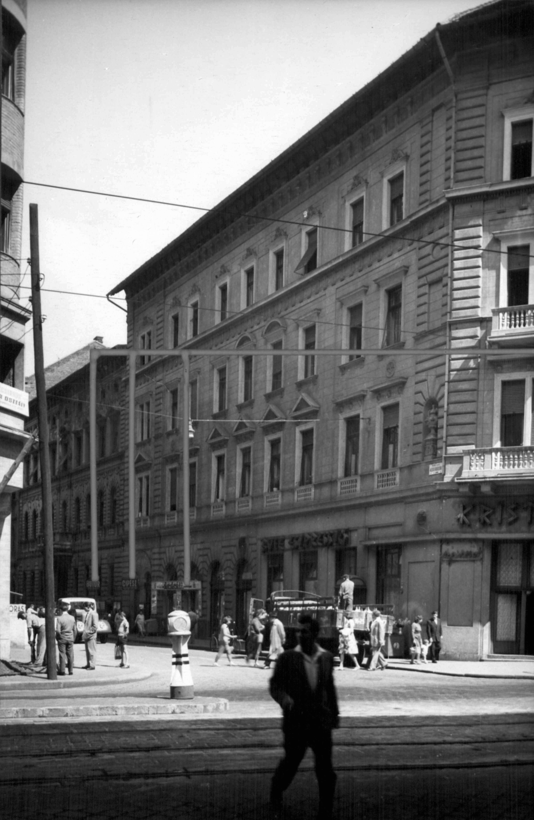 Hungary, Budapest VII., Rákóczi út, szemben az Alsó erdősor. A kép forrását kérjük így adja meg: Fortepan / Budapest Főváros Levéltára. Levéltári jelzet: HU_BFL_XV_19_c_11, 1961, Budapest Főváros Levéltára / Városrendezési és Építészeti Osztályának fényképei, A Fővárosi Tanács VB Városrendezési és Építészeti Osztályának, Budapest, Fortepan #102362
