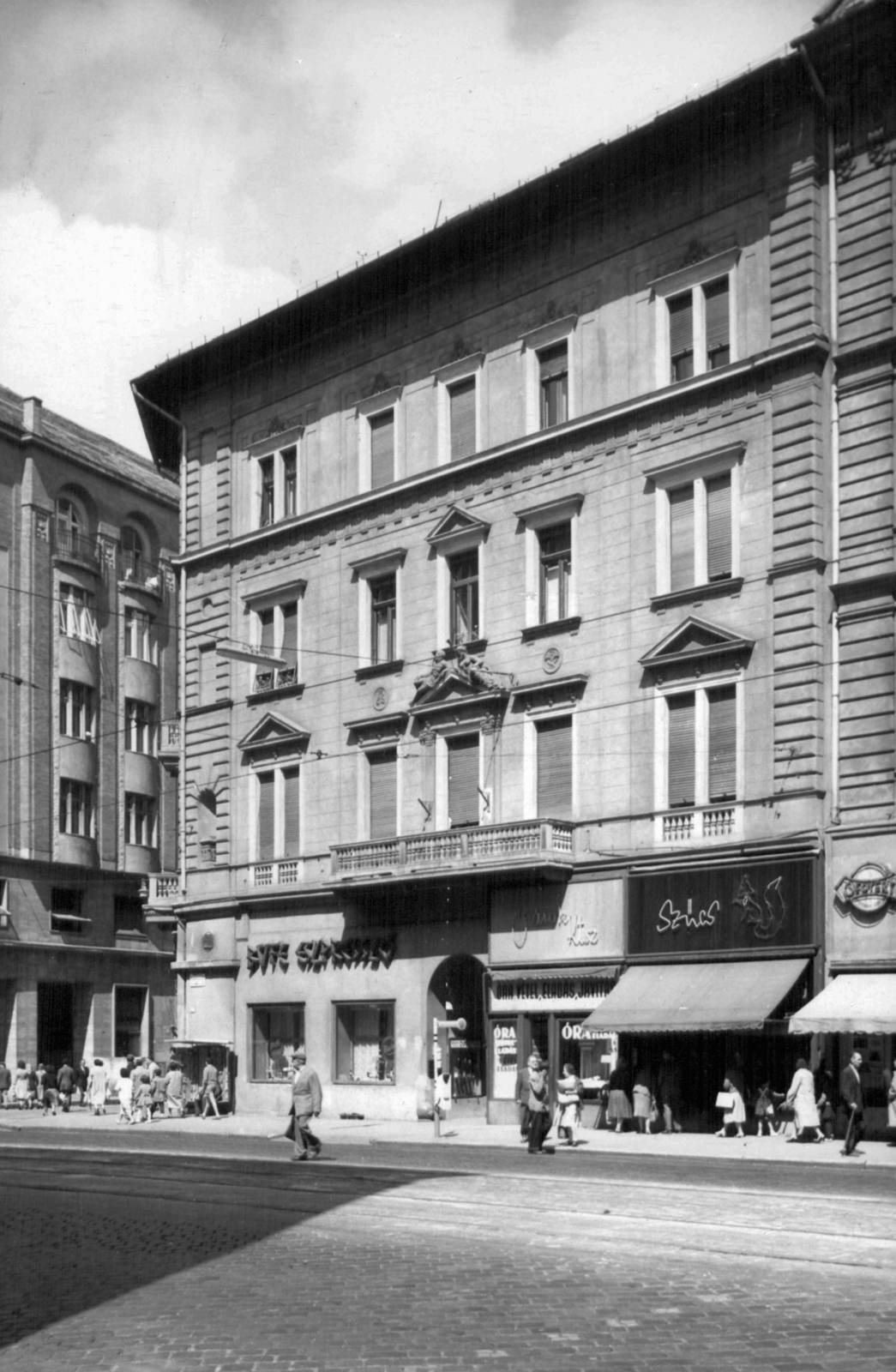 Hungary, Budapest VII., Rákóczi út 78., balra az Alsó erdősor. A kép forrását kérjük így adja meg: Fortepan / Budapest Főváros Levéltára. Levéltári jelzet: HU_BFL_XV_19_c_11, 1961, Budapest Főváros Levéltára / Városrendezési és Építészeti Osztályának fényképei, A Fővárosi Tanács VB Városrendezési és Építészeti Osztályának, Budapest, Fortepan #102363