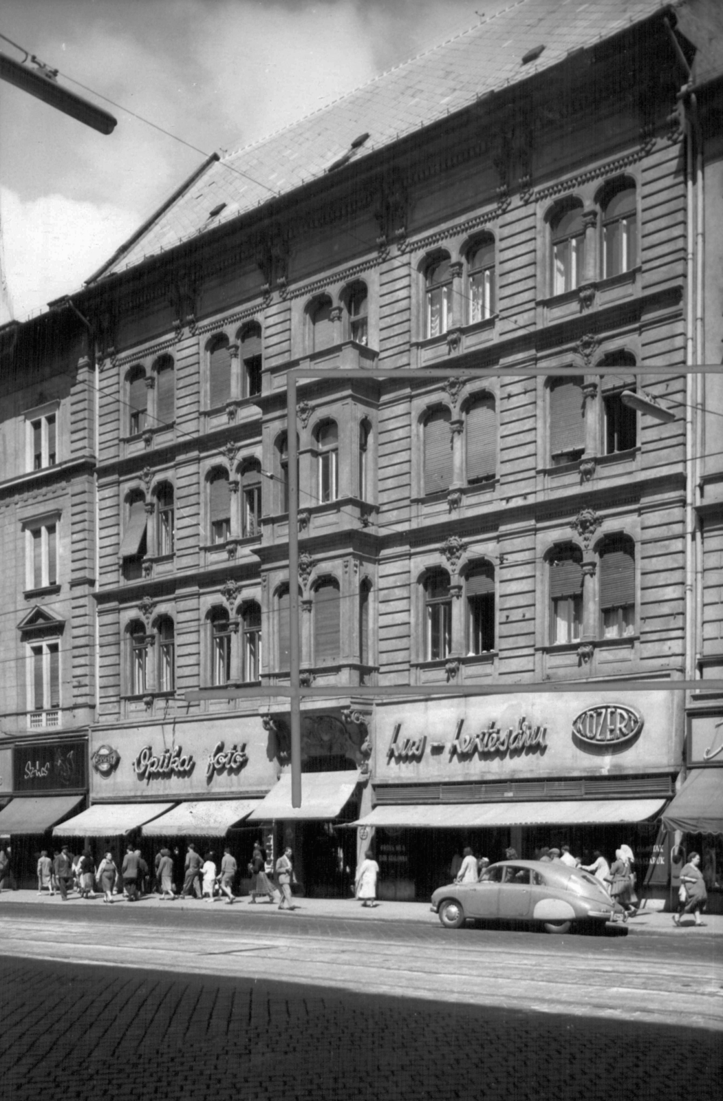 Magyarország, Budapest VII., Rákóczi út 80. A kép forrását kérjük így adja meg: Fortepan / Budapest Főváros Levéltára. Levéltári jelzet: HU_BFL_XV_19_c_11, 1961, Budapest Főváros Levéltára / Városrendezési és Építészeti Osztályának fényképei, A Fővárosi Tanács VB Városrendezési és Építészeti Osztályának, Budapest, Fortepan #102364