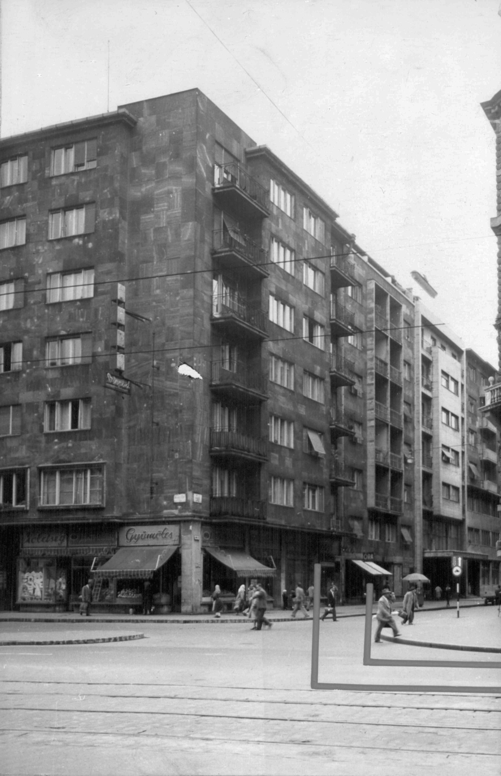 Hungary, Budapest VIII., Rákóczi út, szemben a Vas utca. A kép forrását kérjük így adja meg: Fortepan / Budapest Főváros Levéltára. Levéltári jelzet: HU_BFL_XV_19_c_11, 1961, Budapest Főváros Levéltára / Városrendezési és Építészeti Osztályának fényképei, A Fővárosi Tanács VB Városrendezési és Építészeti Osztályának, Budapest, Fortepan #102389