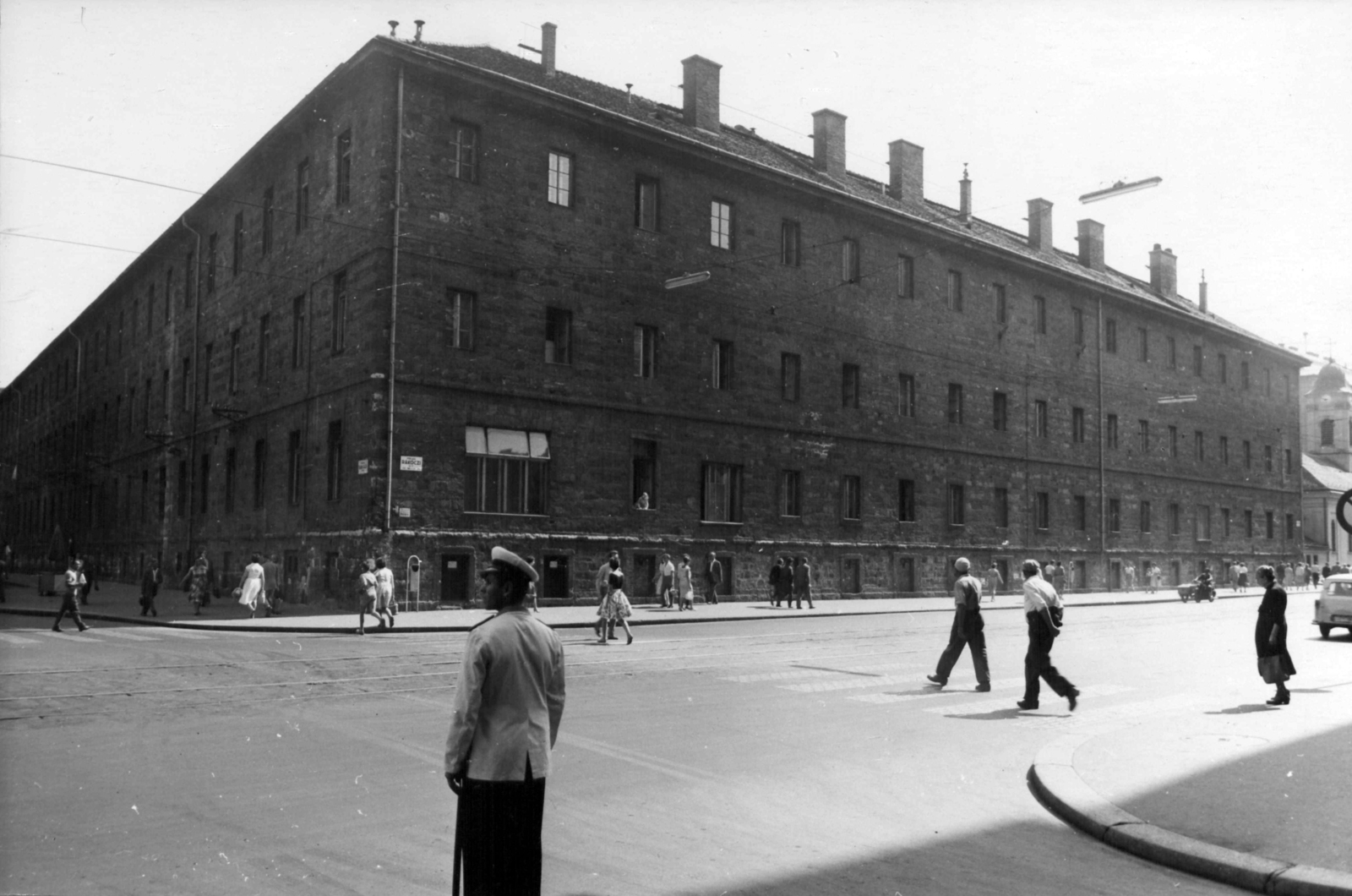 Magyarország, Budapest VIII.,Budapest VII., Blaha Lujza tér - Rákóczi út sarok, Rókus kórház a Klauzál utcától nézve. A kép forrását kérjük így adja meg: Fortepan / Budapest Főváros Levéltára. Levéltári jelzet: HU_BFL_XV_19_c_11, 1961, Budapest Főváros Levéltára / Városrendezési és Építészeti Osztályának fényképei, A Fővárosi Tanács VB Városrendezési és Építészeti Osztályának, gyógyintézmény, Budapest, Fortepan #102398