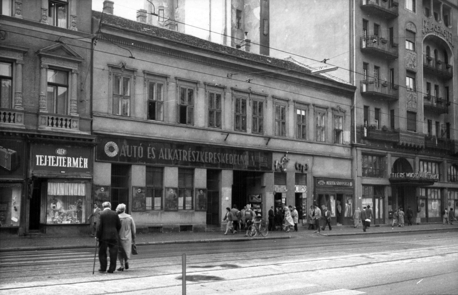 Hungary, Budapest VIII., Rákóczi út 45. A kép forrását kérjük így adja meg: Fortepan / Budapest Főváros Levéltára. Levéltári jelzet: HU_BFL_XV_19_c_11, 1961, Budapest Főváros Levéltára / Városrendezési és Építészeti Osztályának fényképei, A Fővárosi Tanács VB Városrendezési és Építészeti Osztályának, Budapest, Fortepan #102405