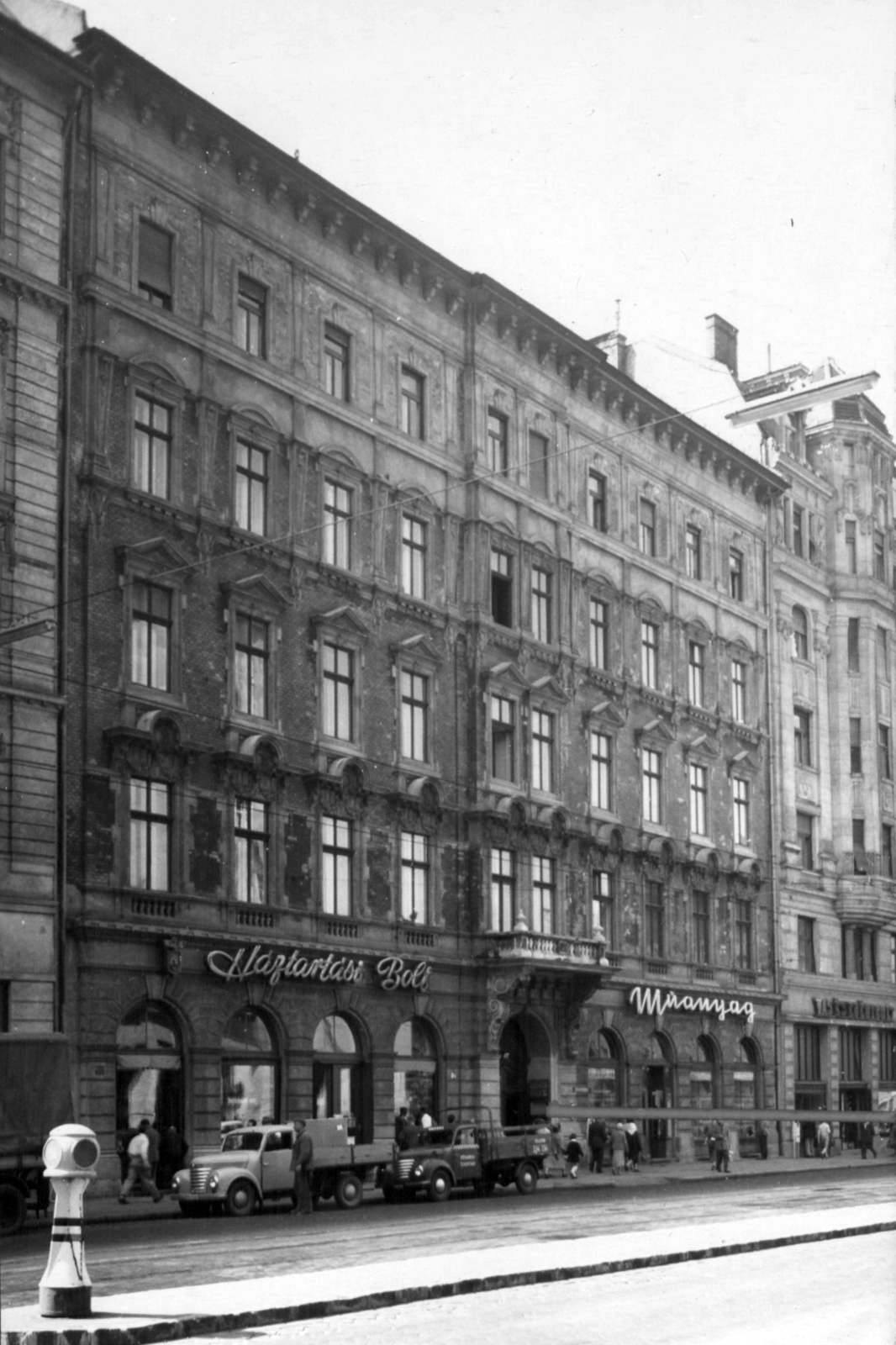 Hungary, Budapest VIII., Rákóczi út 61. A kép forrását kérjük így adja meg: Fortepan / Budapest Főváros Levéltára. Levéltári jelzet: HU_BFL_XV_19_c_11, 1961, Budapest Főváros Levéltára / Városrendezési és Építészeti Osztályának fényképei, A Fővárosi Tanács VB Városrendezési és Építészeti Osztályának, Budapest, hardware store, Fortepan #102415