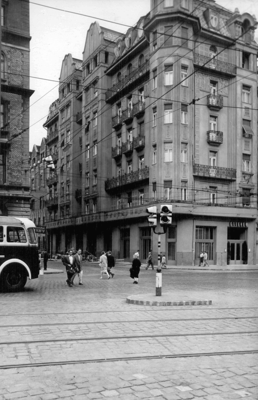 Hungary, Budapest VIII., Baross tér 10., Festetics György utca sarok, Park Szálló. A kép forrását kérjük így adja meg: Fortepan / Budapest Főváros Levéltára. Levéltári jelzet: HU_BFL_XV_19_c_11, 1961, Budapest Főváros Levéltára / Városrendezési és Építészeti Osztályának fényképei, A Fővárosi Tanács VB Városrendezési és Építészeti Osztályának, Budapest, Fortepan #102425