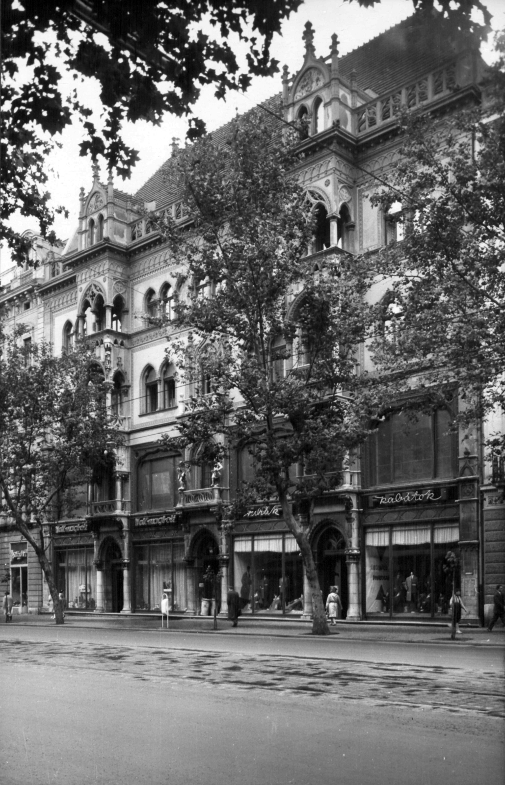 Hungary, Budapest VIII., Rákóczi út 7. A kép forrását kérjük így adja meg: Fortepan / Budapest Főváros Levéltára. Levéltári jelzet: HU_BFL_XV_19_c_11, 1961, Budapest Főváros Levéltára / Városrendezési és Építészeti Osztályának fényképei, A Fővárosi Tanács VB Városrendezési és Építészeti Osztályának, Budapest, Fortepan #102433