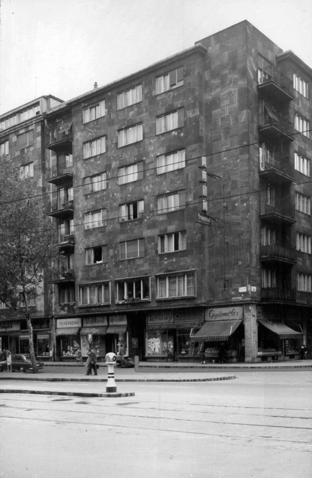Hungary, Budapest VIII., Rákóczi út 27/a, jobbra a Vas utca. A kép forrását kérjük így adja meg: Fortepan / Budapest Főváros Levéltára. Levéltári jelzet: HU_BFL_XV_19_c_11, 1961, Budapest Főváros Levéltára / Városrendezési és Építészeti Osztályának fényképei, A Fővárosi Tanács VB Városrendezési és Építészeti Osztályának, Budapest, Fortepan #102445