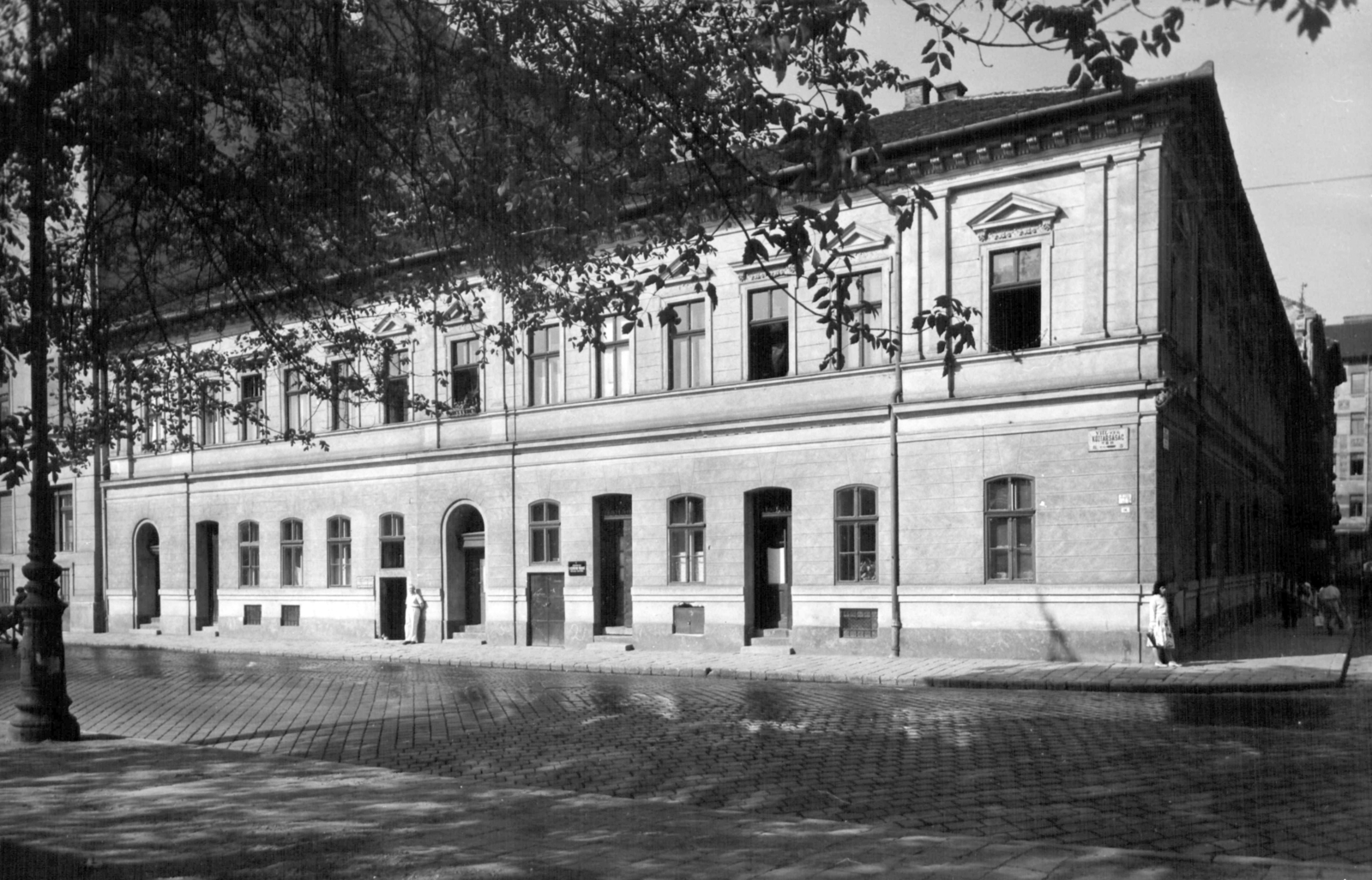 Hungary, Budapest VIII., II. János Pál pápa (Köztársaság) tér 5., Szilágyi utca sarok. A kép forrását kérjük így adja meg: Fortepan / Budapest Főváros Levéltára. Levéltári jelzet: HU_BFL_XV_19_c_11, 1961, Budapest Főváros Levéltára / Városrendezési és Építészeti Osztályának fényképei, A Fővárosi Tanács VB Városrendezési és Építészeti Osztályának, Budapest, Fortepan #102452