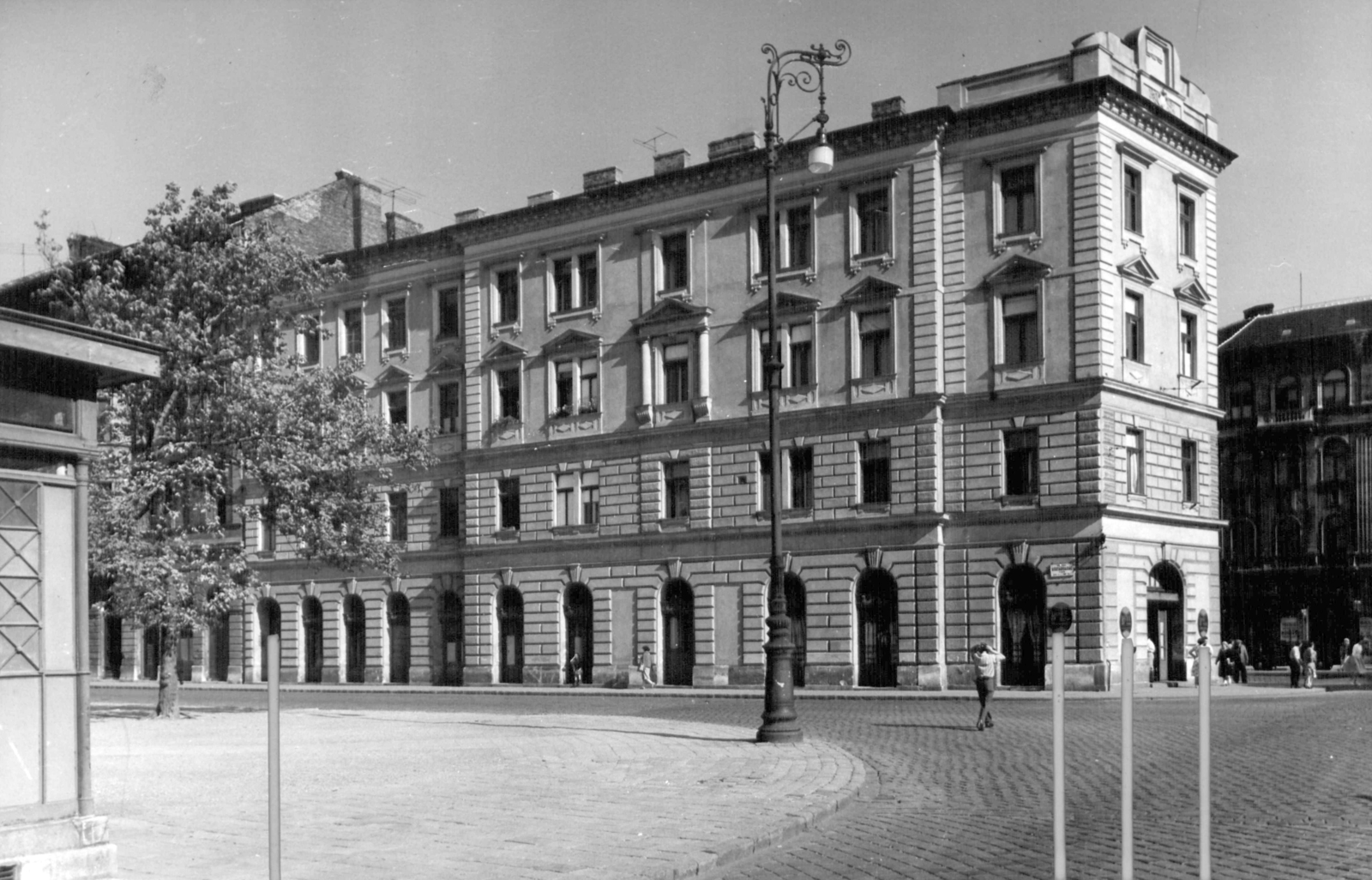 Hungary, Budapest VIII., II. János Pál pápa (Köztársaság) tér - Népszínház utca sarok. A kép forrását kérjük így adja meg: Fortepan / Budapest Főváros Levéltára. Levéltári jelzet: HU_BFL_XV_19_c_11, 1961, Budapest Főváros Levéltára / Városrendezési és Építészeti Osztályának fényképei, A Fővárosi Tanács VB Városrendezési és Építészeti Osztályának, Budapest, Fortepan #102456