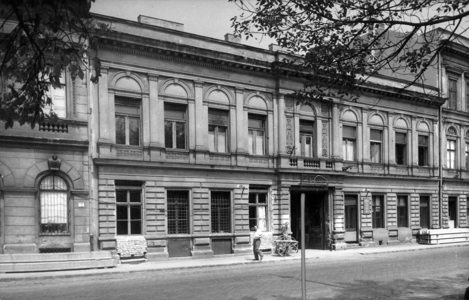 Hungary, Budapest VIII., II. János Pál pápa (Köztársaság) tér 24. A kép forrását kérjük így adja meg: Fortepan / Budapest Főváros Levéltára. Levéltári jelzet: HU_BFL_XV_19_c_11, 1961, Budapest Főváros Levéltára / Városrendezési és Építészeti Osztályának fényképei, A Fővárosi Tanács VB Városrendezési és Építészeti Osztályának, Budapest, Fortepan #102473