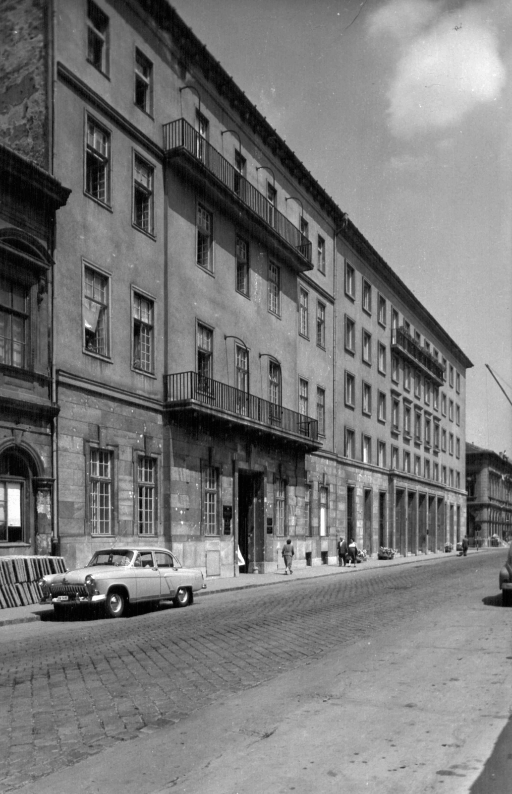 Hungary, Budapest VIII., II. János Pál pápa (Köztársaság) tér 27. és 26., az MSZMP Budapesti Bizottságának székháza. A kép forrását kérjük így adja meg: Fortepan / Budapest Főváros Levéltára. Levéltári jelzet: HU_BFL_XV_19_c_11, 1961, Budapest Főváros Levéltára / Városrendezési és Építészeti Osztályának fényképei, A Fővárosi Tanács VB Városrendezési és Építészeti Osztályának, Budapest, Fortepan #102475