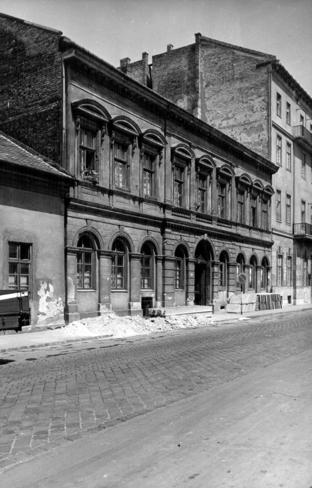 Magyarország, Budapest VIII., II. János Pál pápa (Köztársaság) tér 28. A kép forrását kérjük így adja meg: Fortepan / Budapest Főváros Levéltára. Levéltári jelzet: HU_BFL_XV_19_c_11, 1961, Budapest Főváros Levéltára / Városrendezési és Építészeti Osztályának fényképei, A Fővárosi Tanács VB Városrendezési és Építészeti Osztályának, Budapest, Fortepan #102476