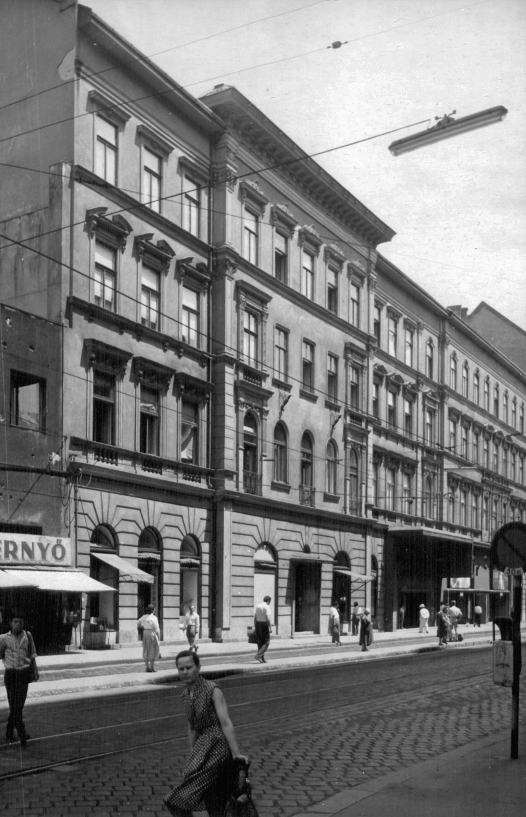 Hungary, Budapest VIII., Üllői út 2-4. (ekkor 4.) számú ház. A kép forrását kérjük így adja meg: Fortepan / Budapest Főváros Levéltára. Levéltári jelzet: HU_BFL_XV_19_c_11, 1961, Budapest Főváros Levéltára / Városrendezési és Építészeti Osztályának fényképei, A Fővárosi Tanács VB Városrendezési és Építészeti Osztályának, Budapest, Fortepan #102483