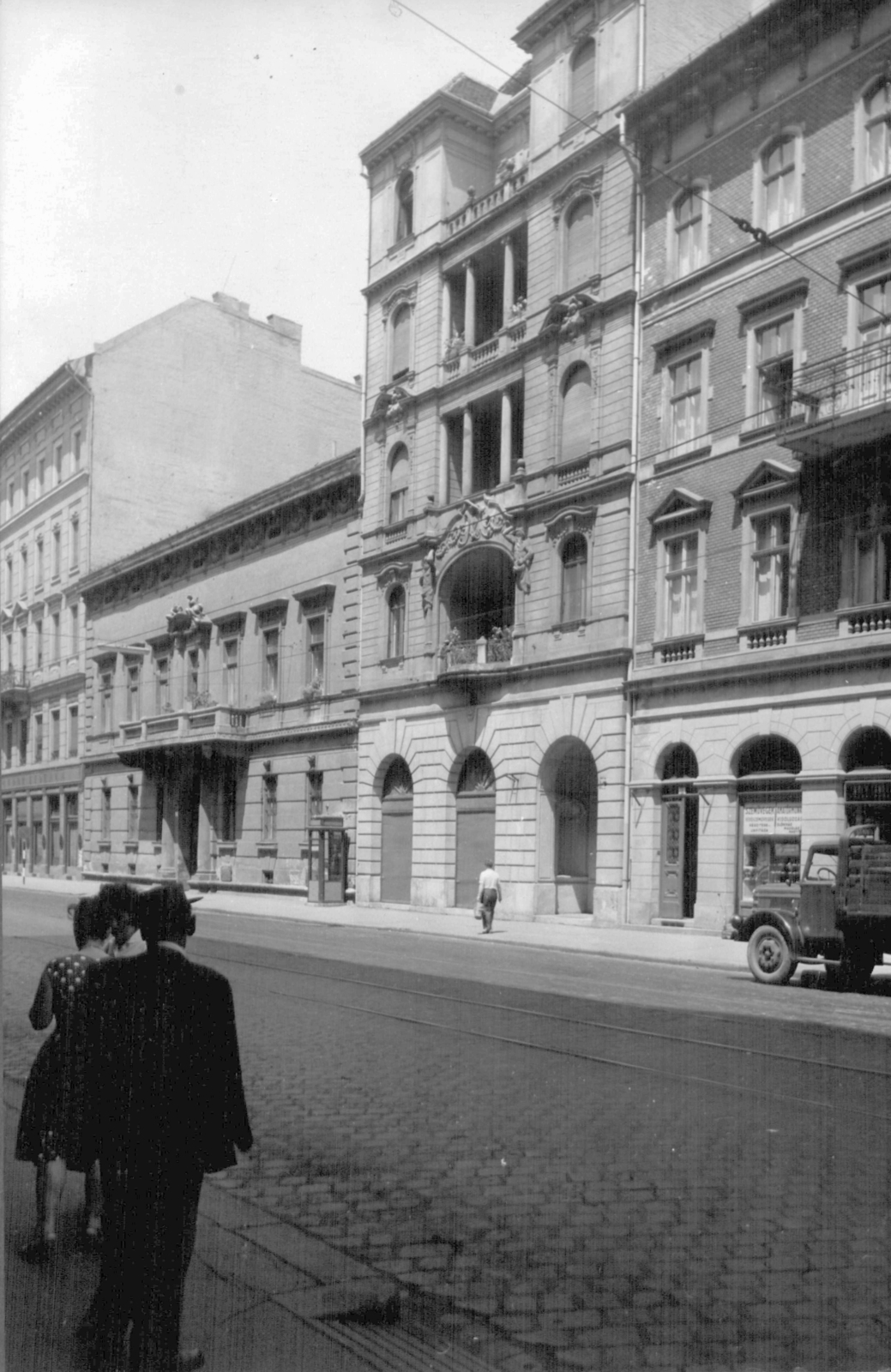 Hungary, Budapest VIII., Üllői út, középen a 8., a Vitézi Rend egykori központi székháza és a 10. számú ház. A kép forrását kérjük így adja meg: Fortepan / Budapest Főváros Levéltára. Levéltári jelzet: HU_BFL_XV_19_c_11, 1961, Budapest Főváros Levéltára / Városrendezési és Építészeti Osztályának fényképei, A Fővárosi Tanács VB Városrendezési és Építészeti Osztályának, Budapest, Fortepan #102486